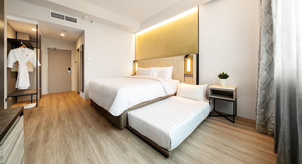 Novotel On Kitchener 4*