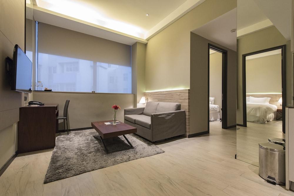 Louis Kienne - Havelock Aparthotel