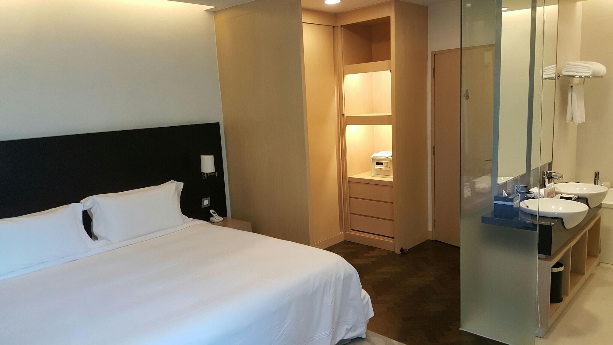 Aparthotel Fraser 5*