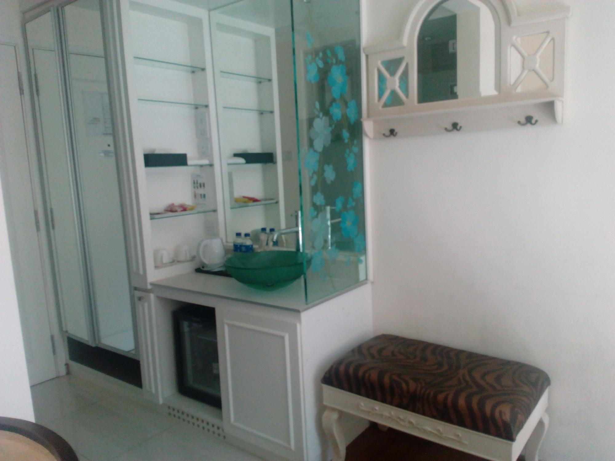 Jayleen 1918 Hotel Singapore