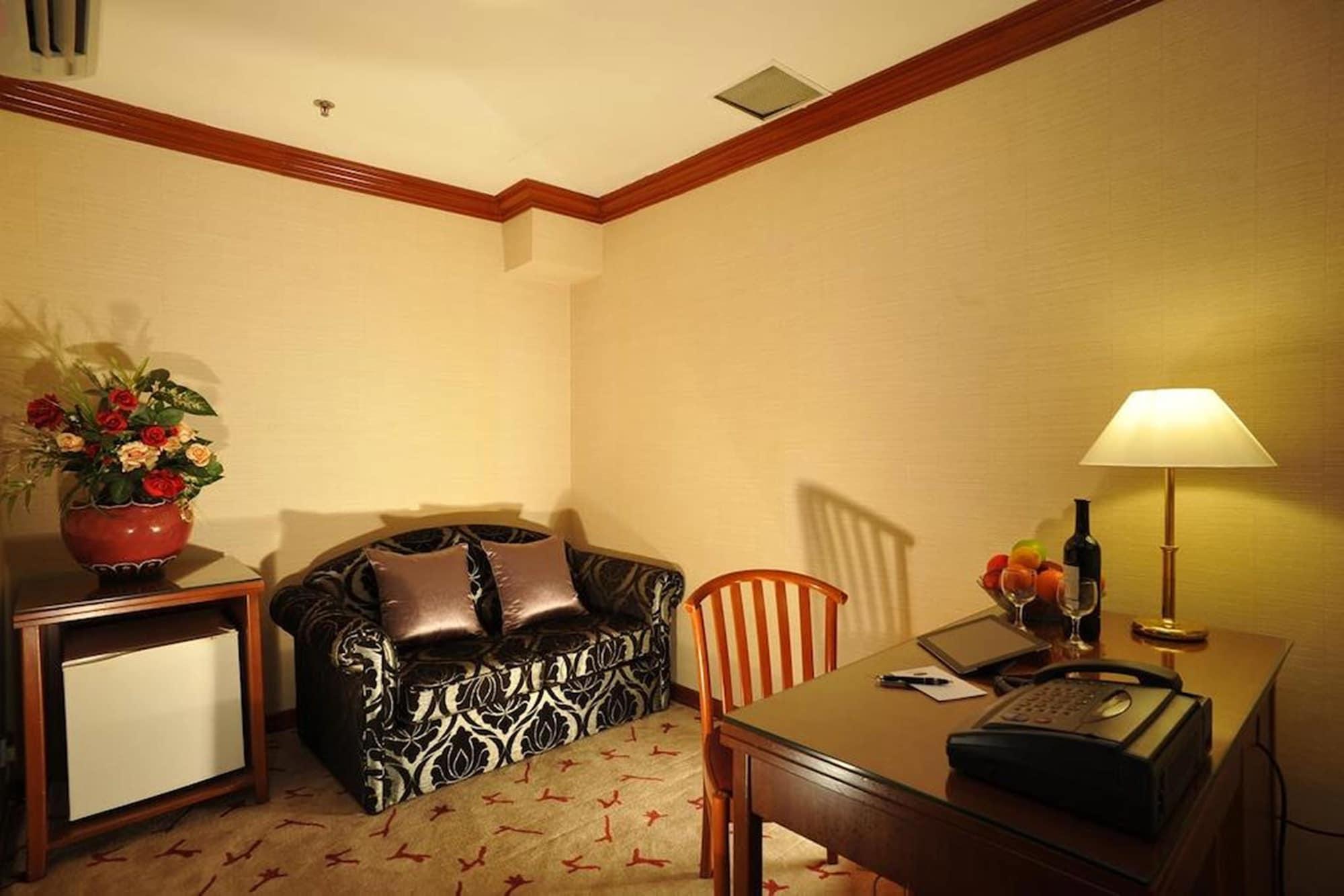 Oxford Hotel 3*