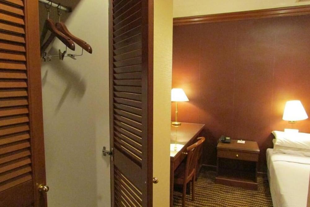 Oxford Hotel 3*