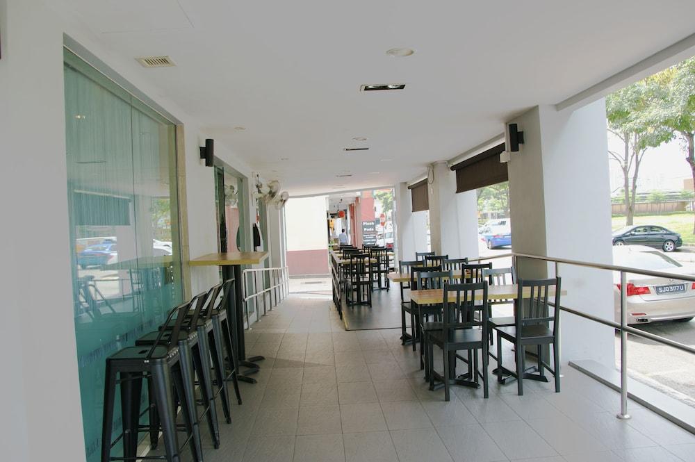 Lion Peak Bugis 3*