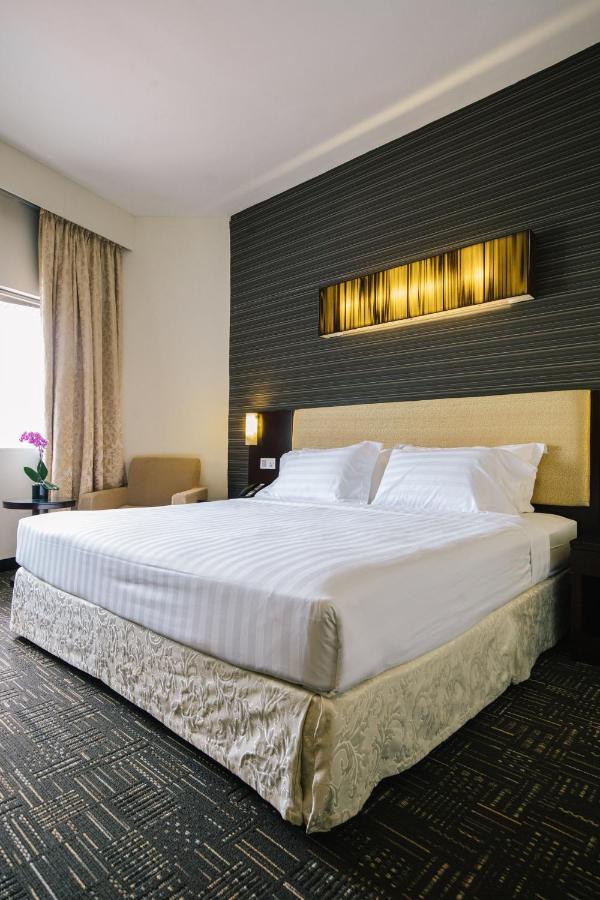 Hotel Royal Queens 4*