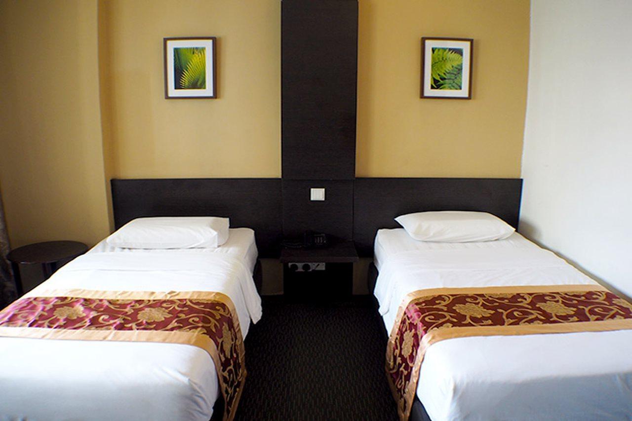 Hotel L At Broadway 2*