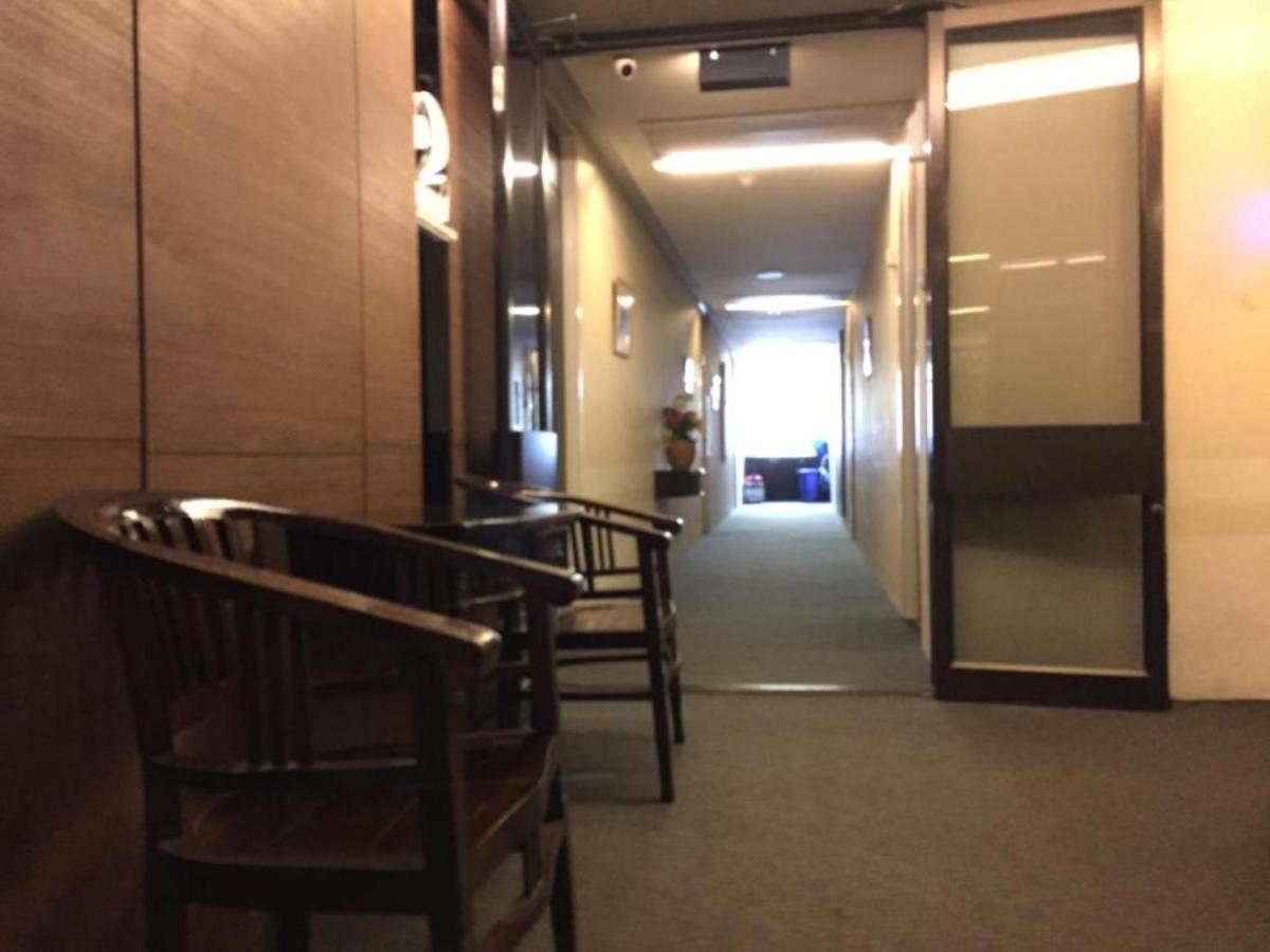 L At Broadway Hotel 2*