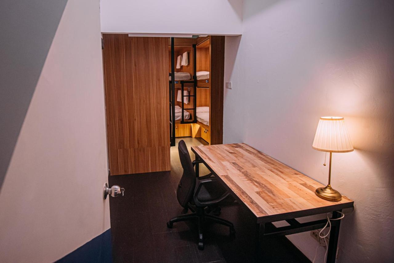 Hostel Bluewaters Pods 38 Hongkong St *