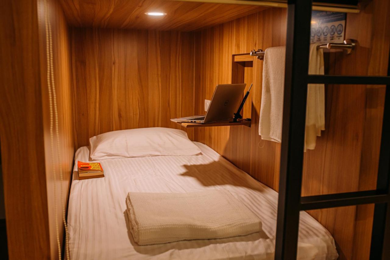 Bluewaters Pods 38 Hongkong St Hostel *