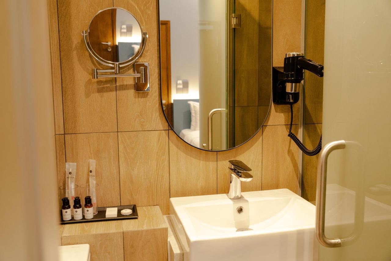 Hotel Bencoolen At Hong Kong Street Singapore