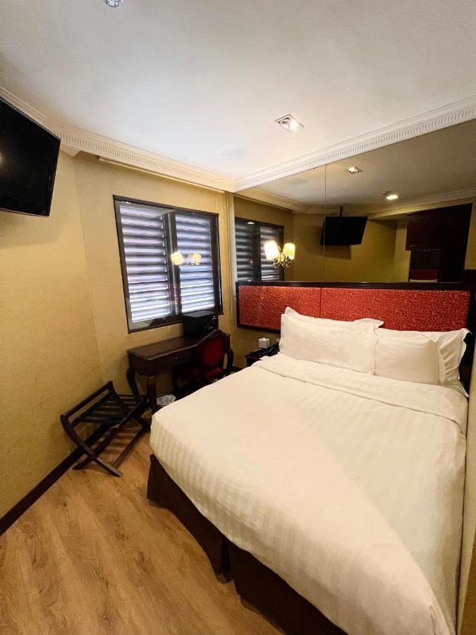 Hotel Nostalgia