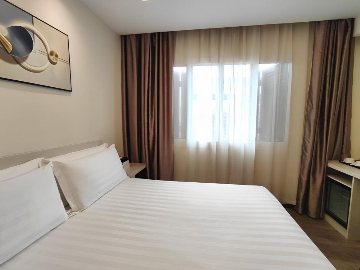 Link Hotel 4*