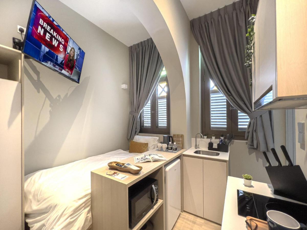Coliwoo Gayworld - Coliving Singapore