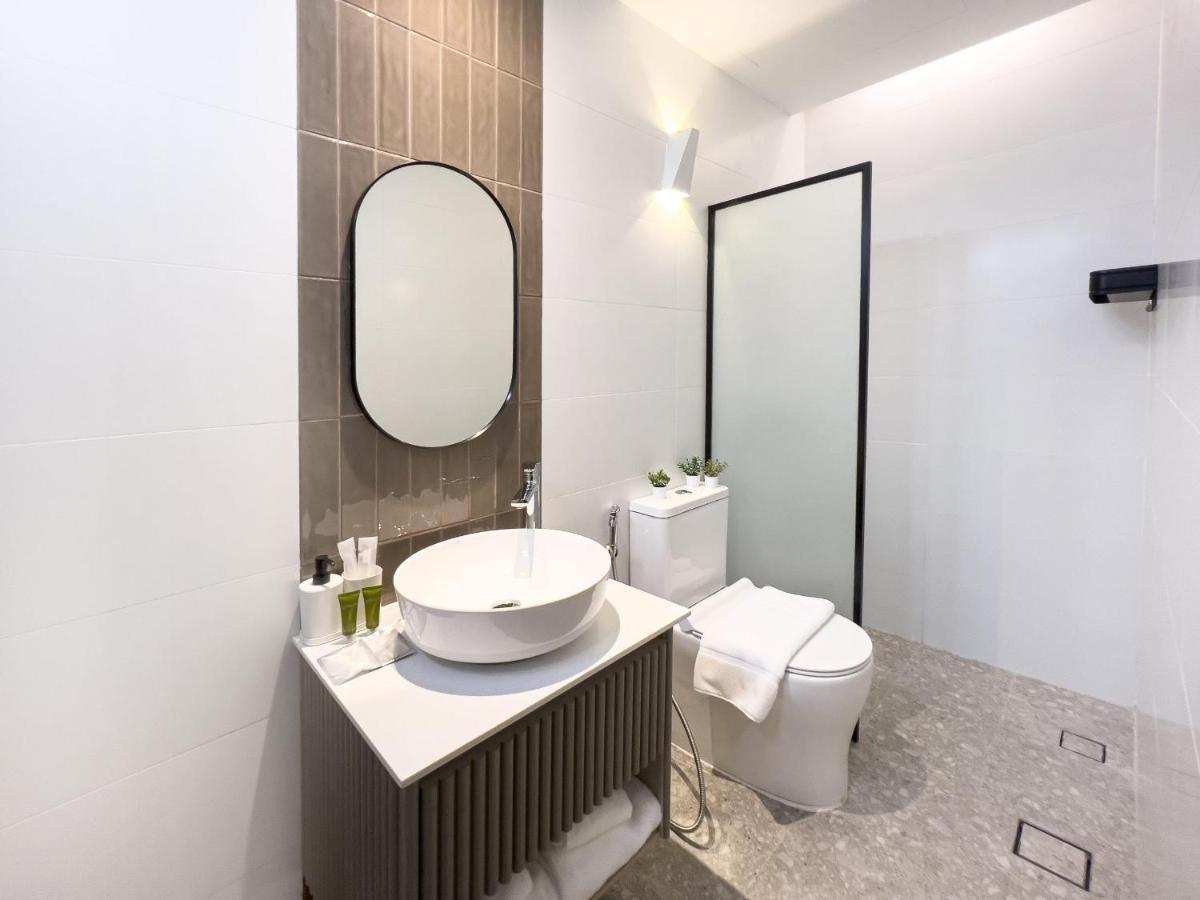 Coliwoo Gayworld - Coliving Singapore