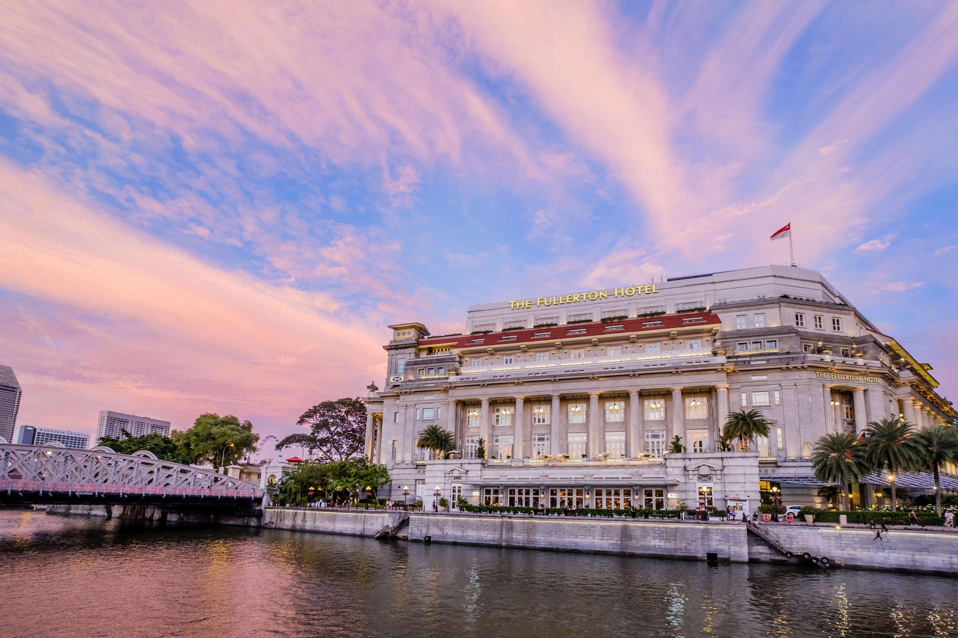 The Fullerton Hotel 5*