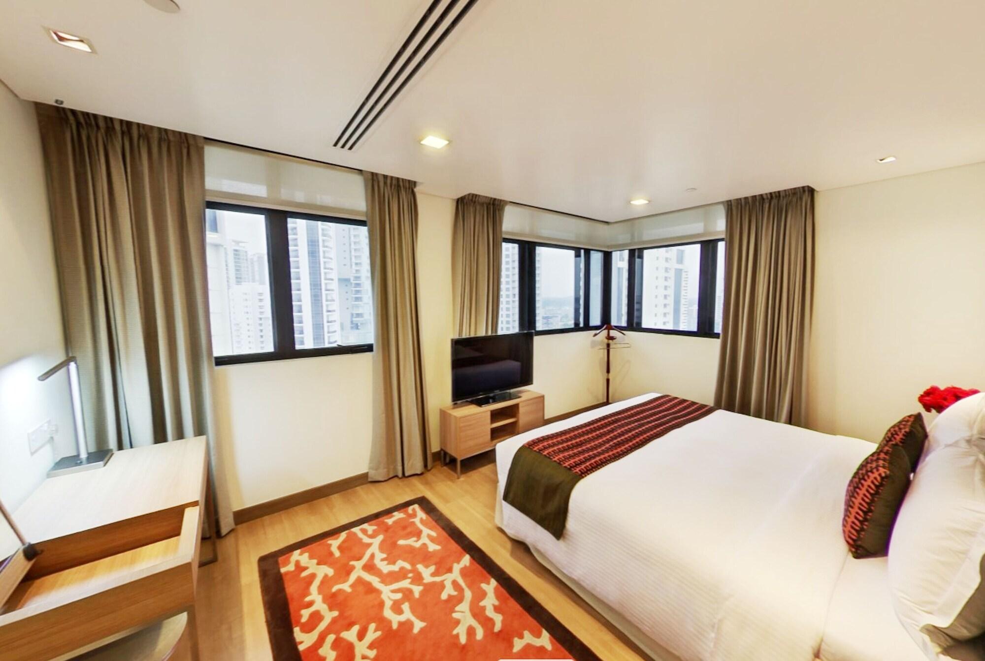 Novotel Living Orchard 4*