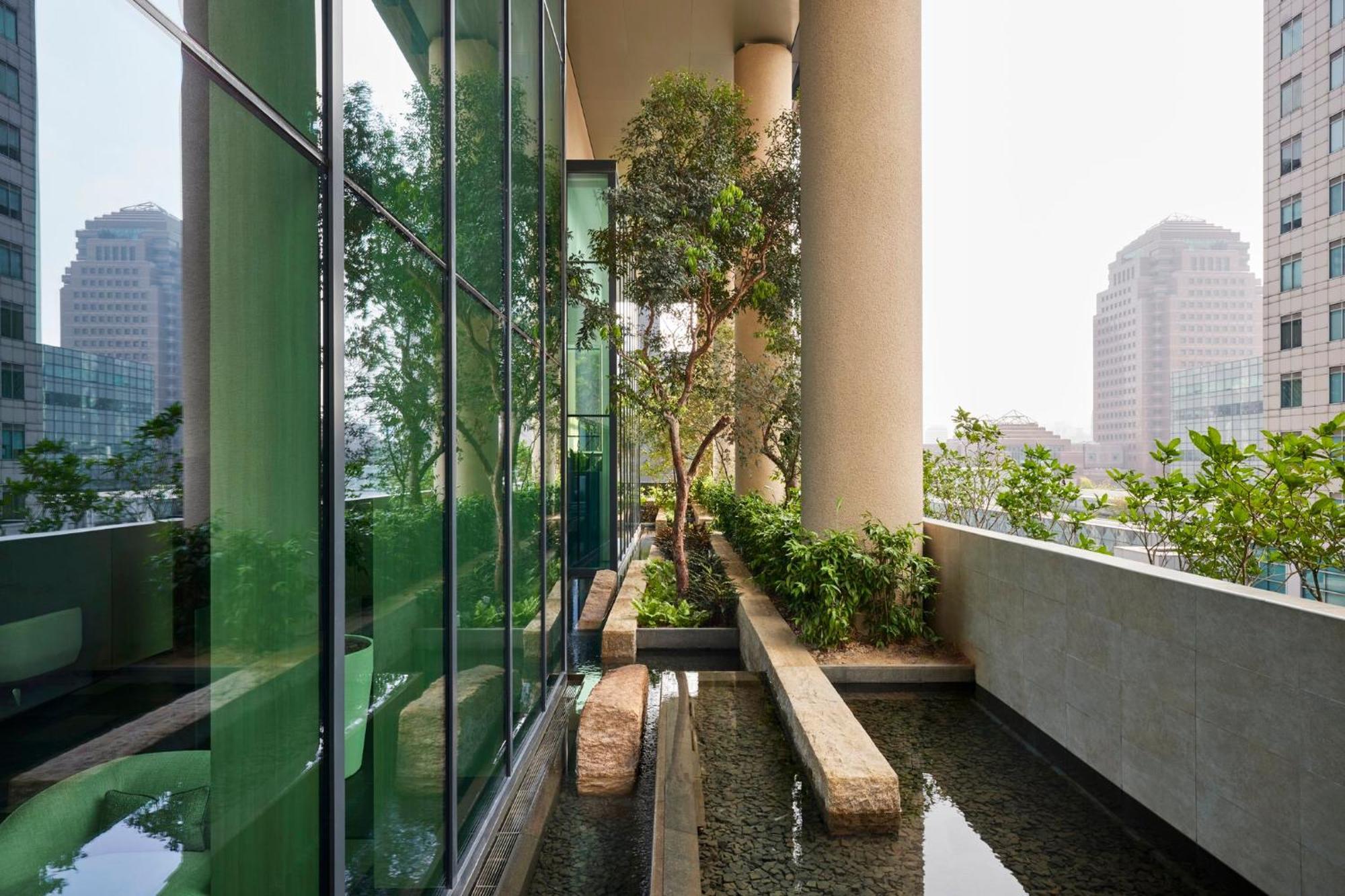 Metropolitan Hotel 5*