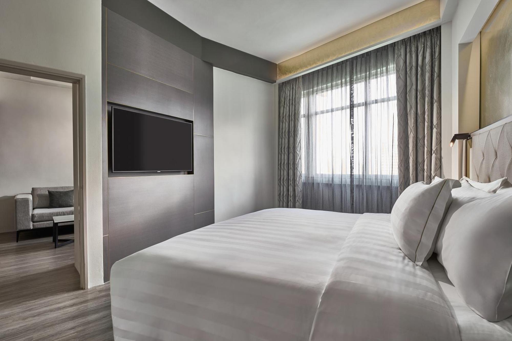 Novotel On Kitchener 4*