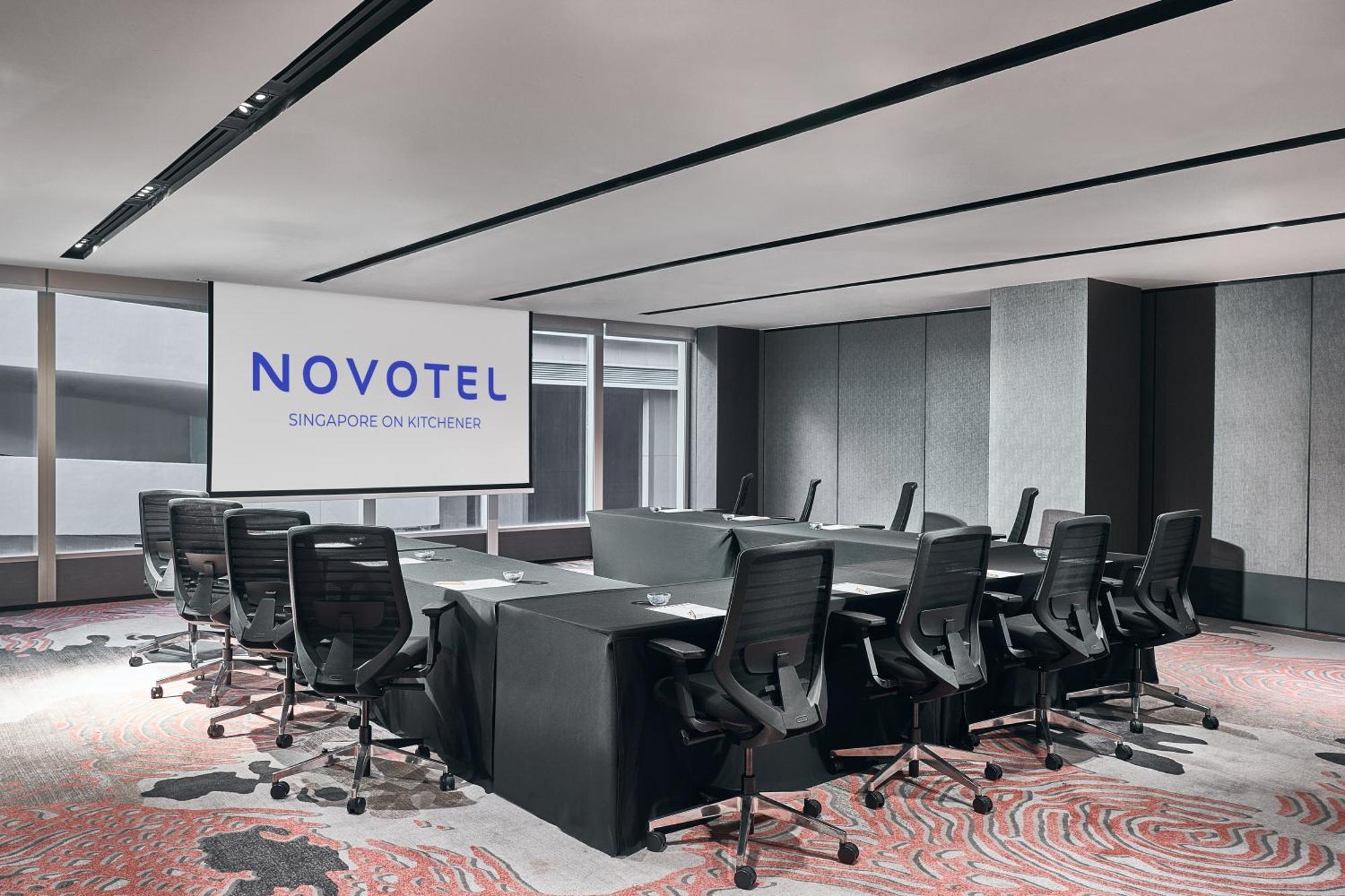 Novotel On Kitchener 4*