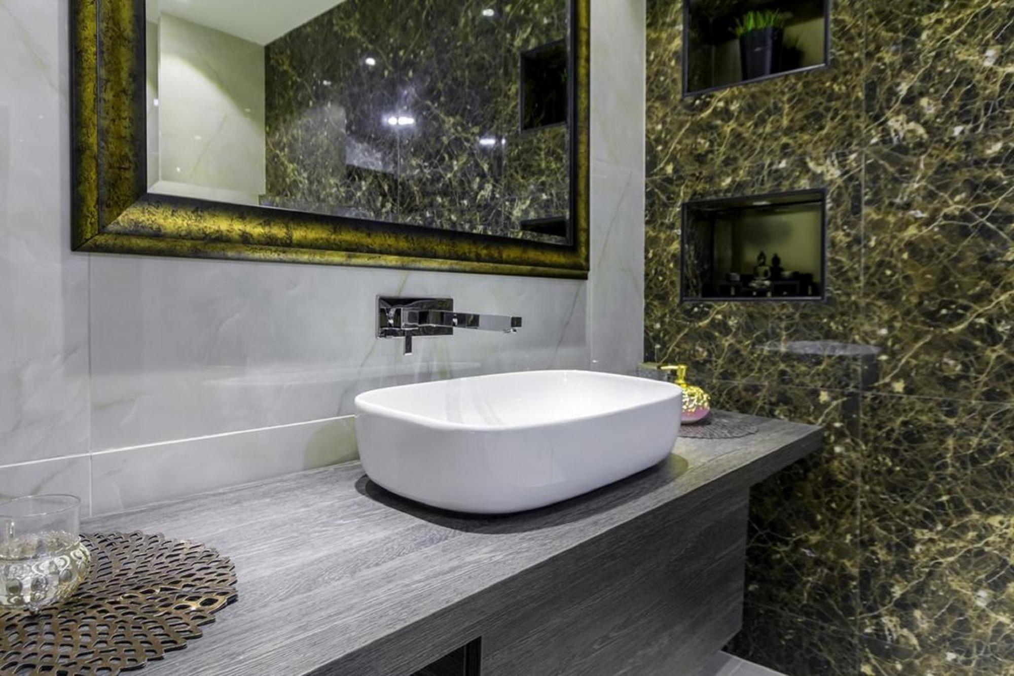 Luxury 3bd St Apartment *