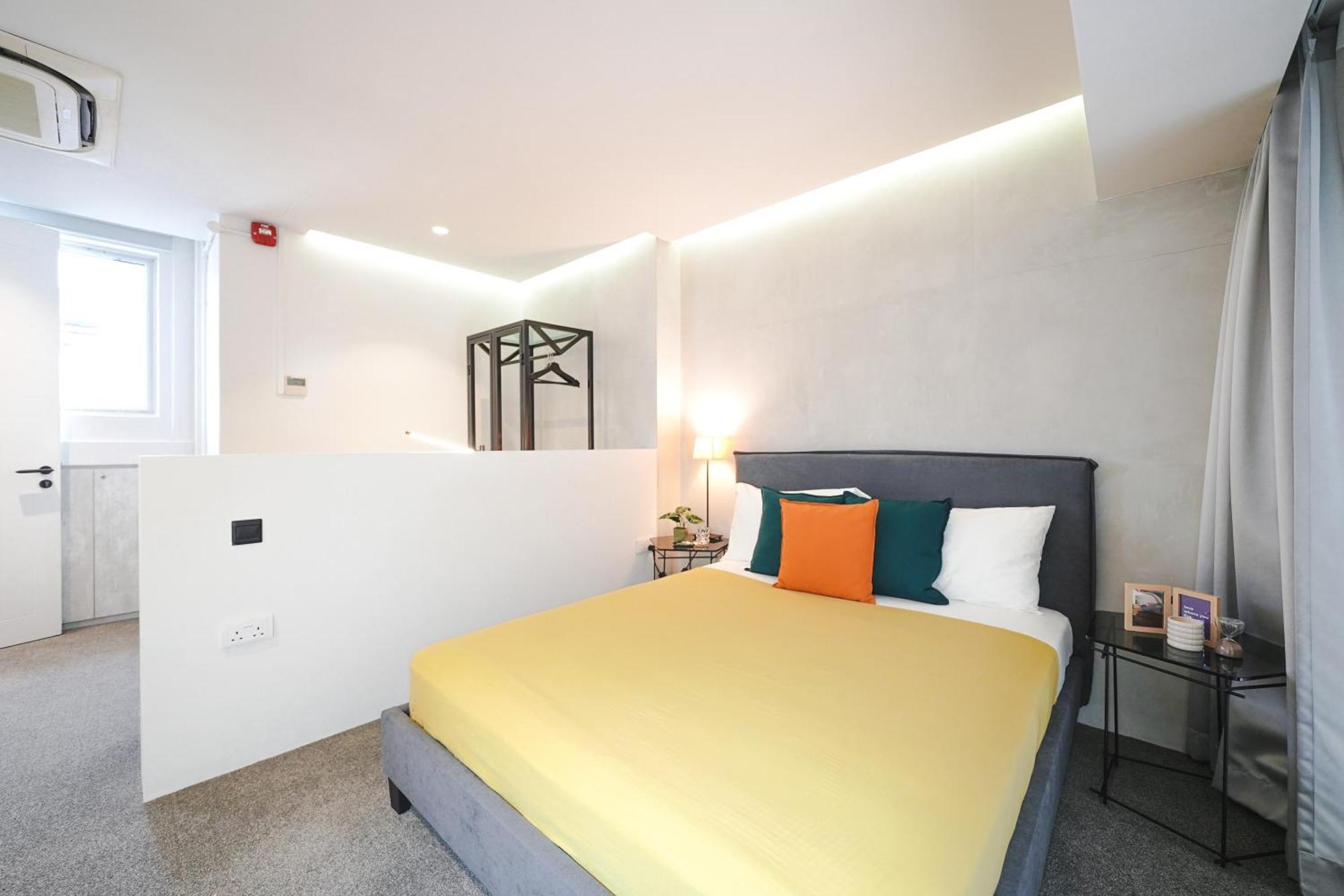 Apartment Base Residences: Hong Kong Street *