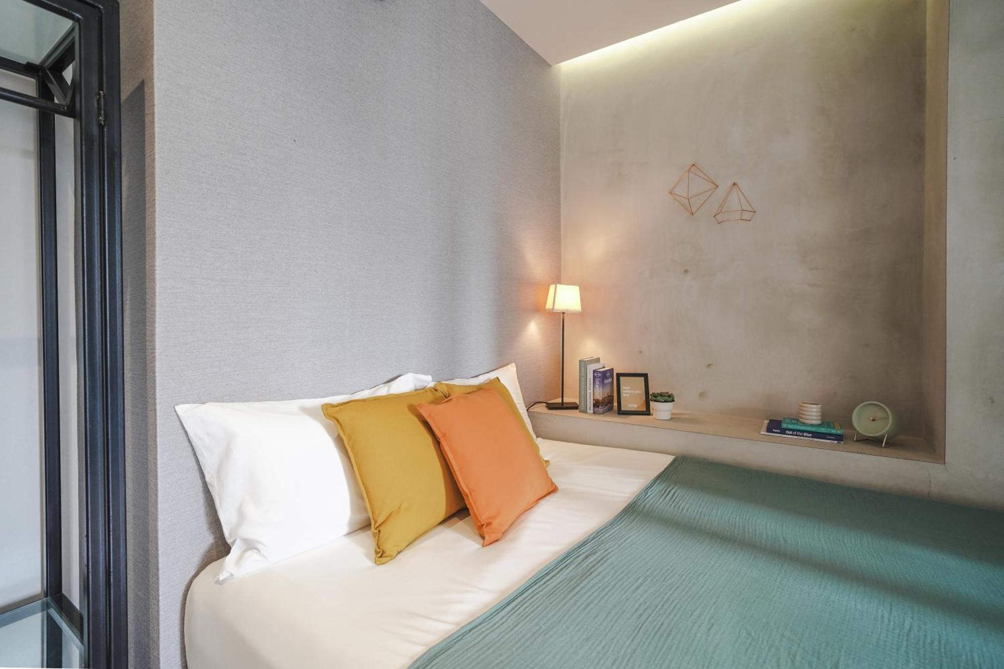 Apartment Base Residences: Hong Kong Street Singapore