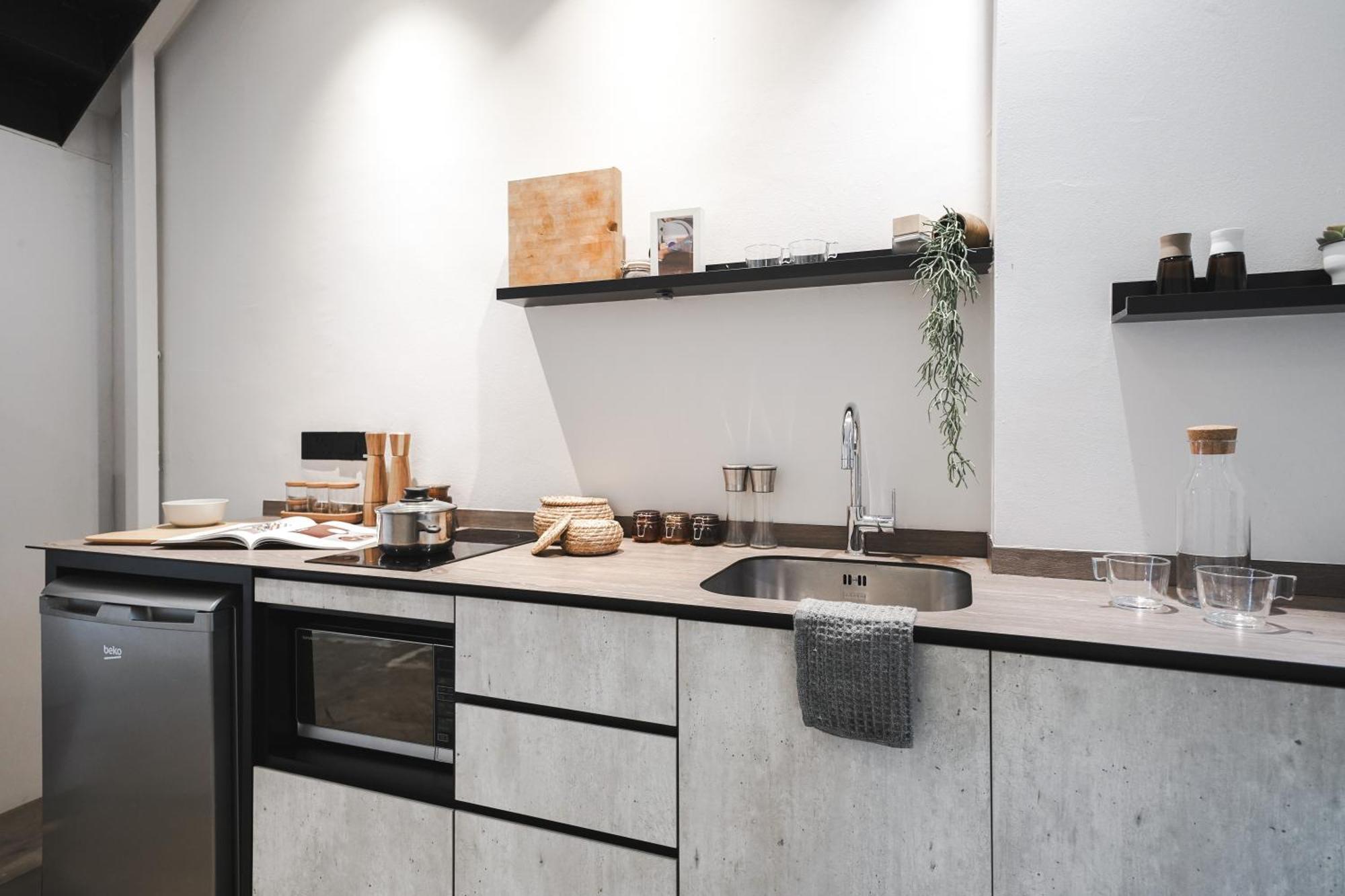 Base Residences: Hong Kong Street Apartment *