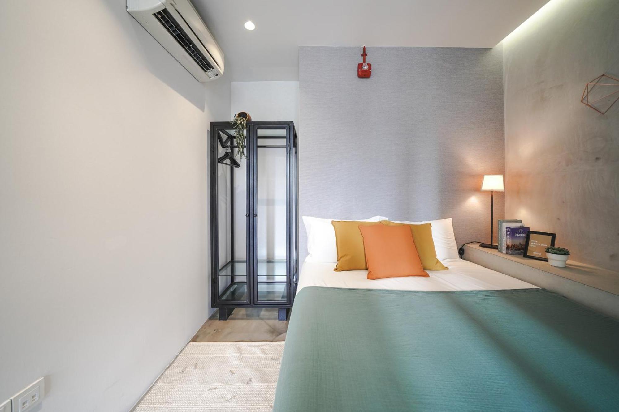 Base Residences: Hong Kong Street * Singapore