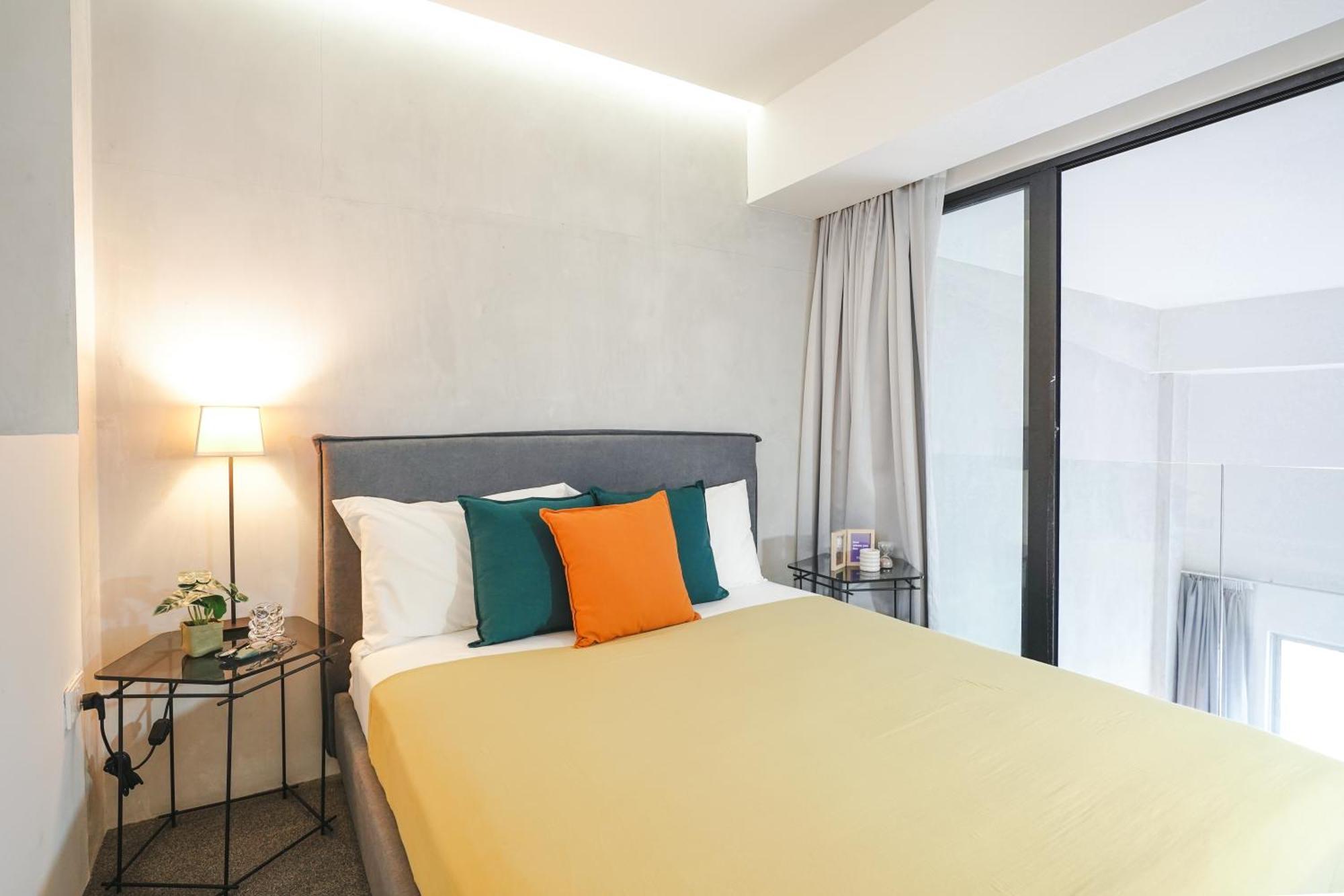 Base Residences: Hong Kong Street *