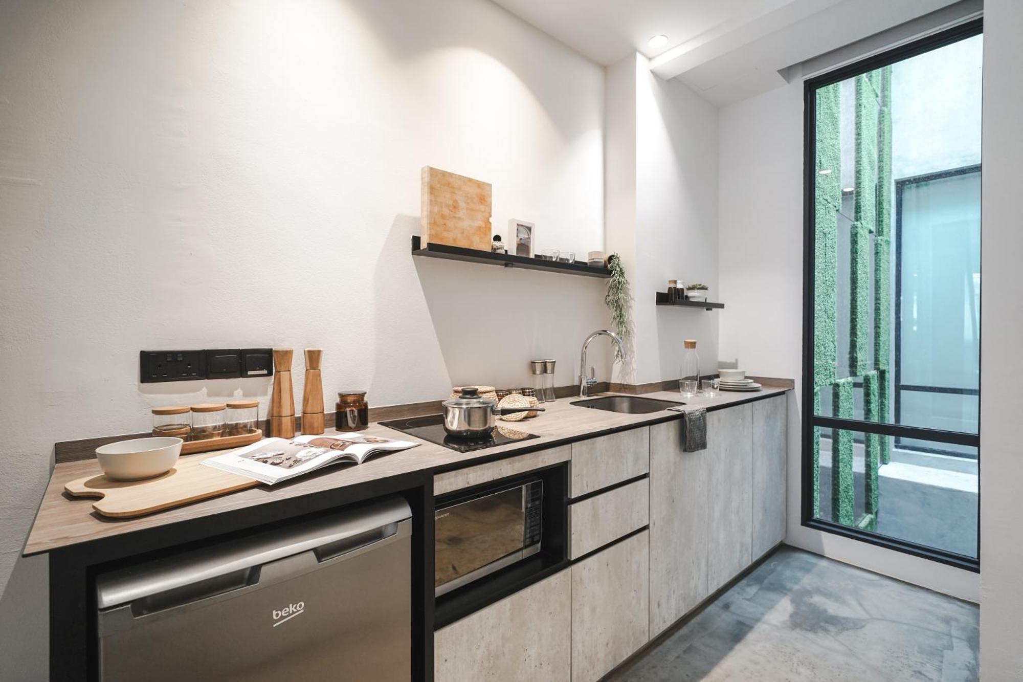 Apartment Base Residences: Hong Kong Street Singapore