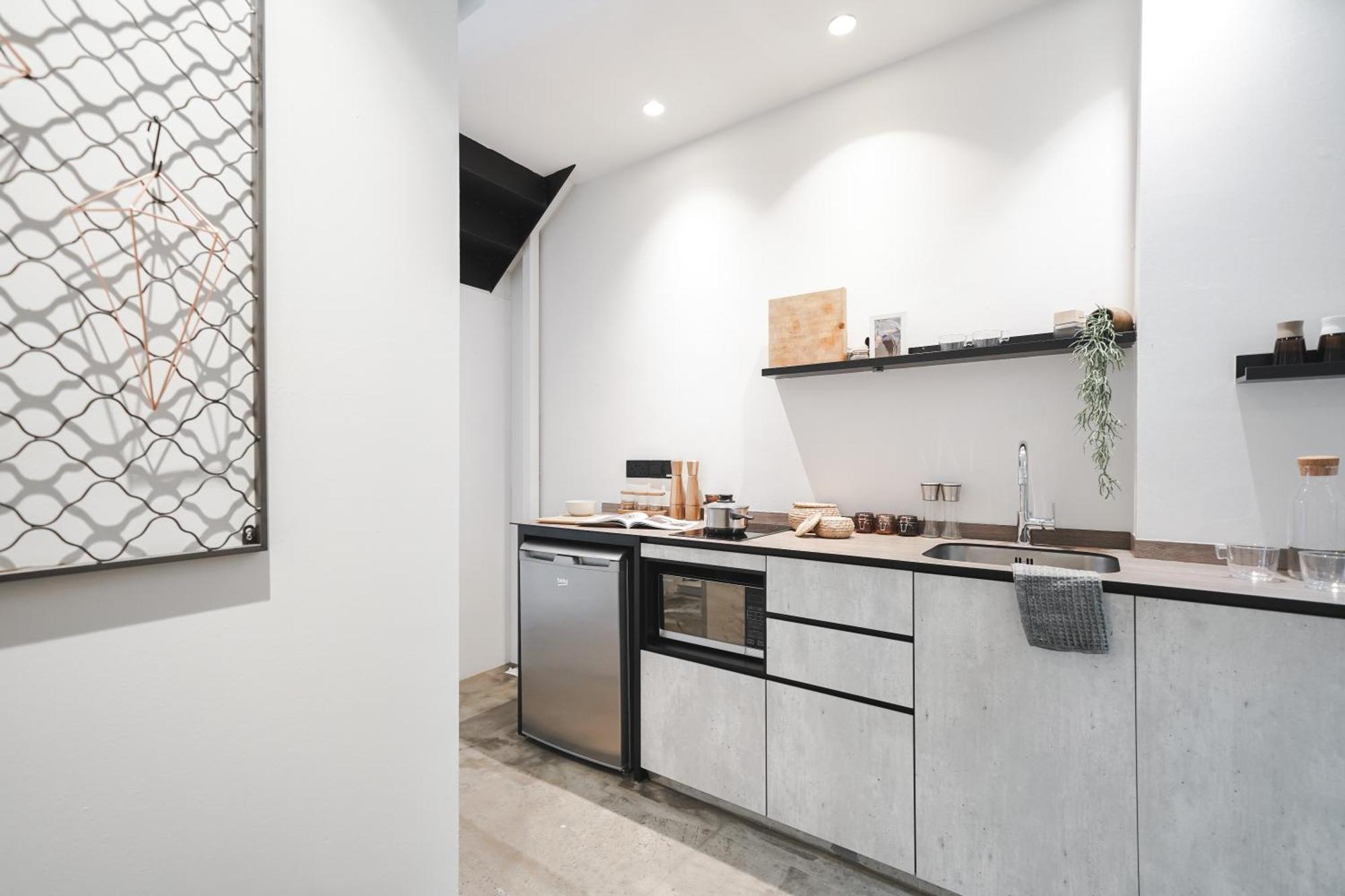 Apartment Base Residences: Hong Kong Street *