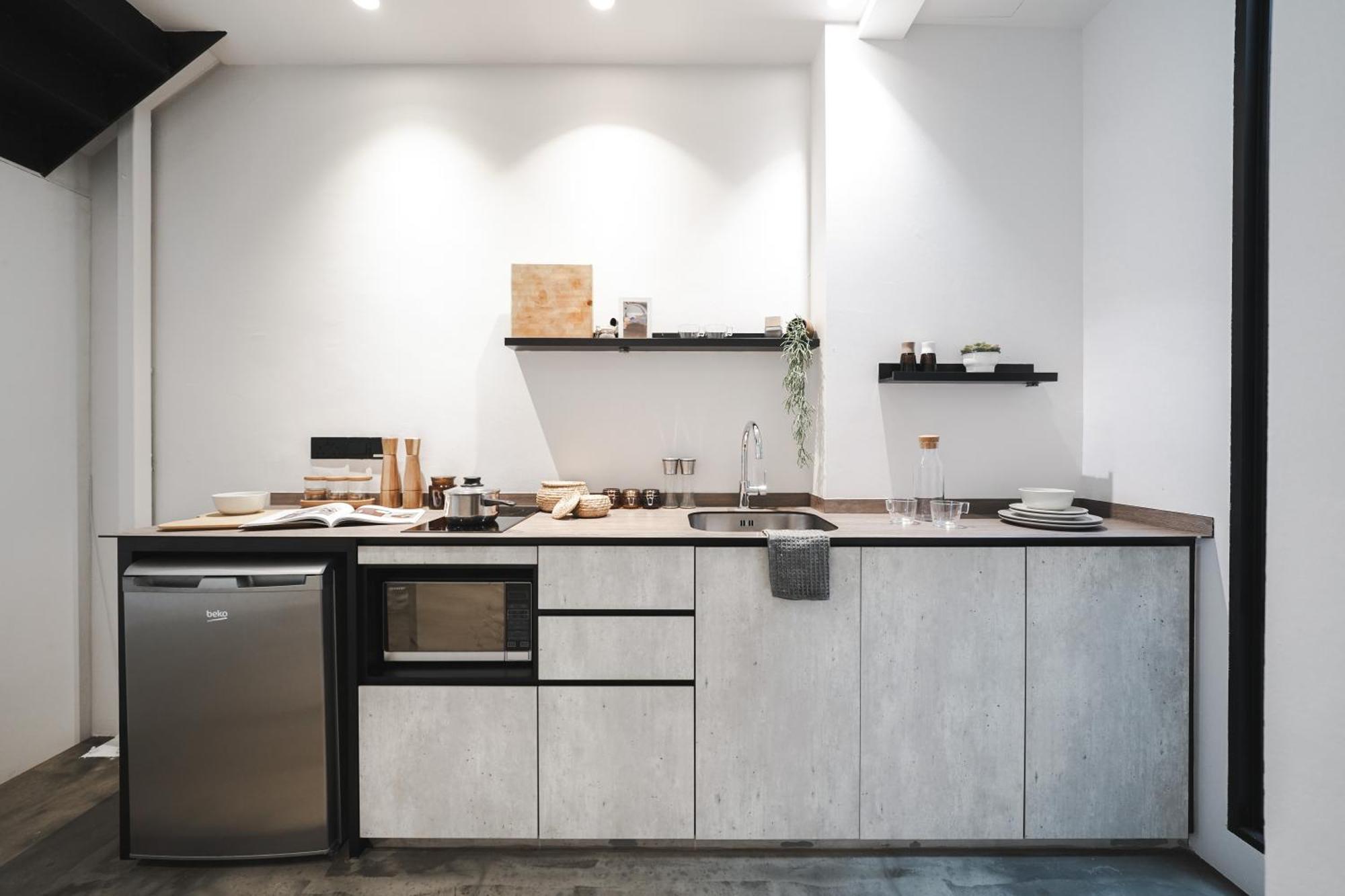 Base Residences: Hong Kong Street Apartment *