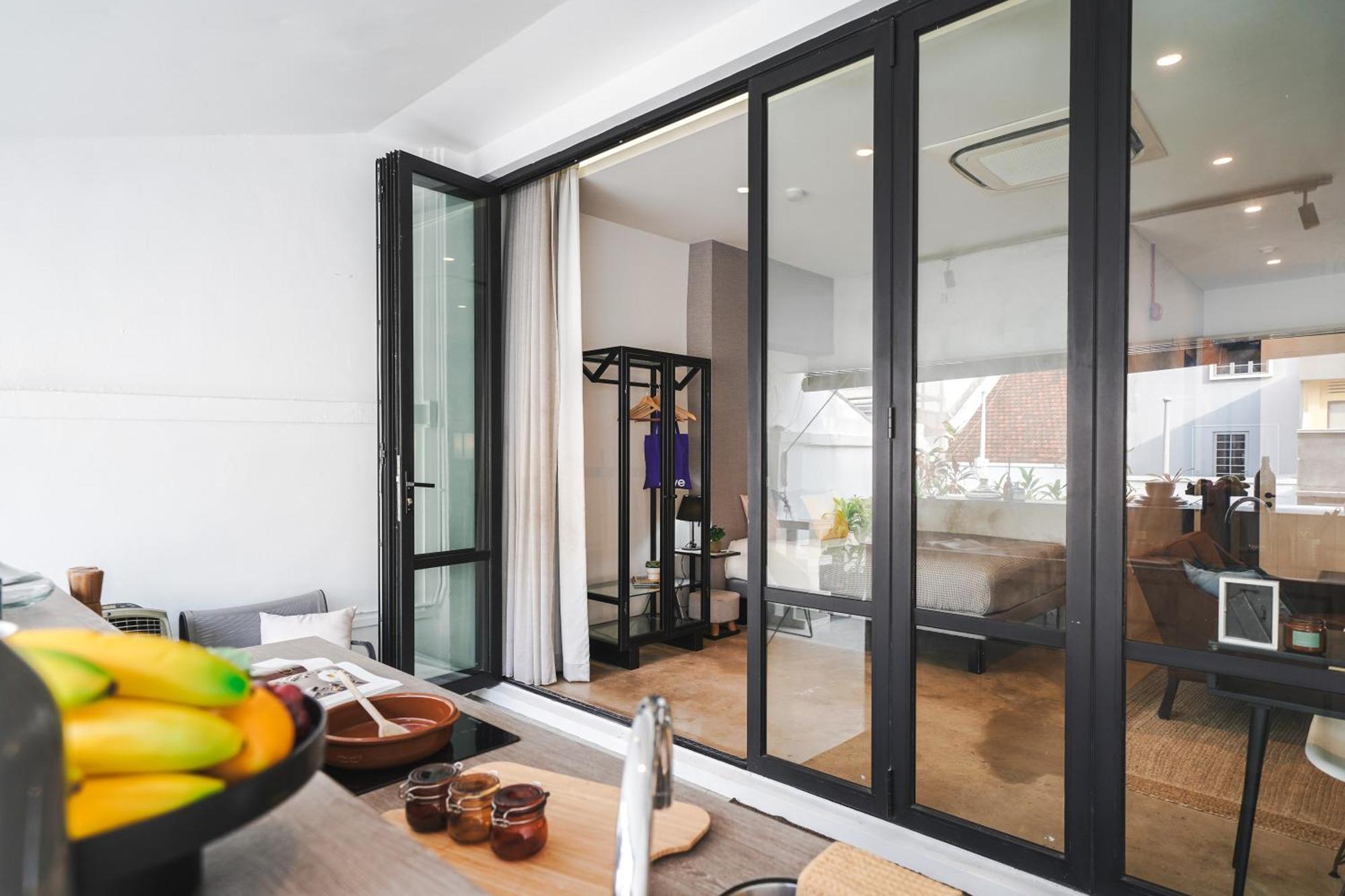 Base Residences: Hong Kong Street Singapore