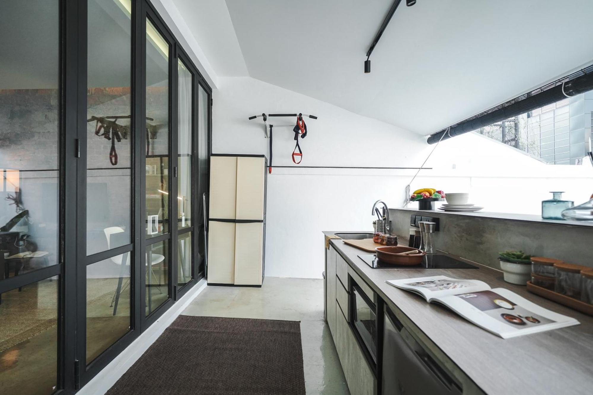 Apartment Base Residences: Hong Kong Street