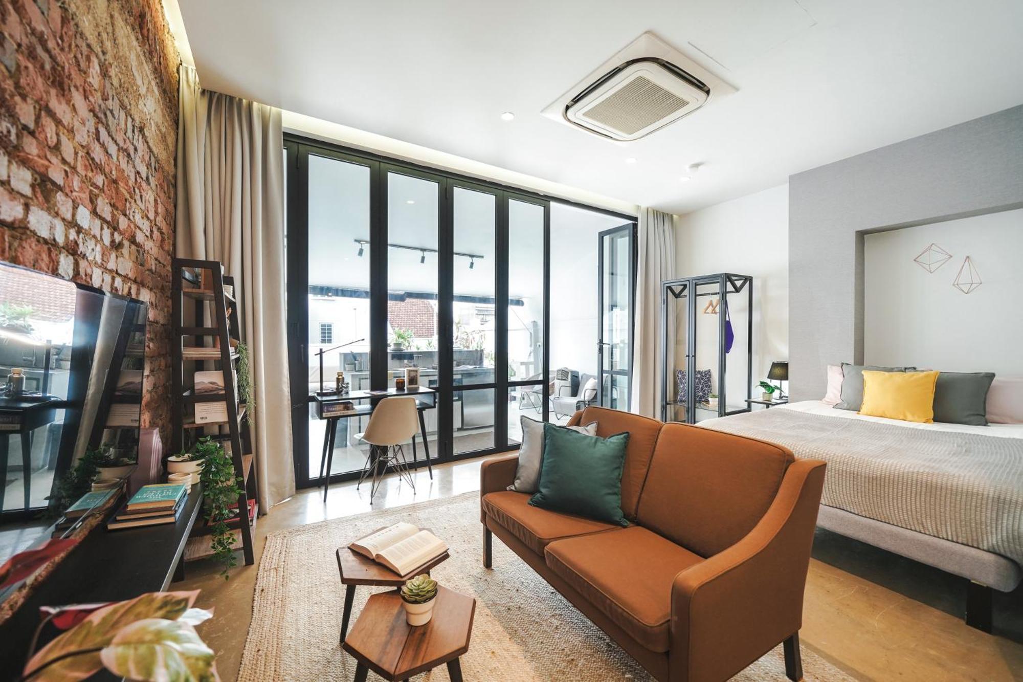 Base Residences: Hong Kong Street Apartment *