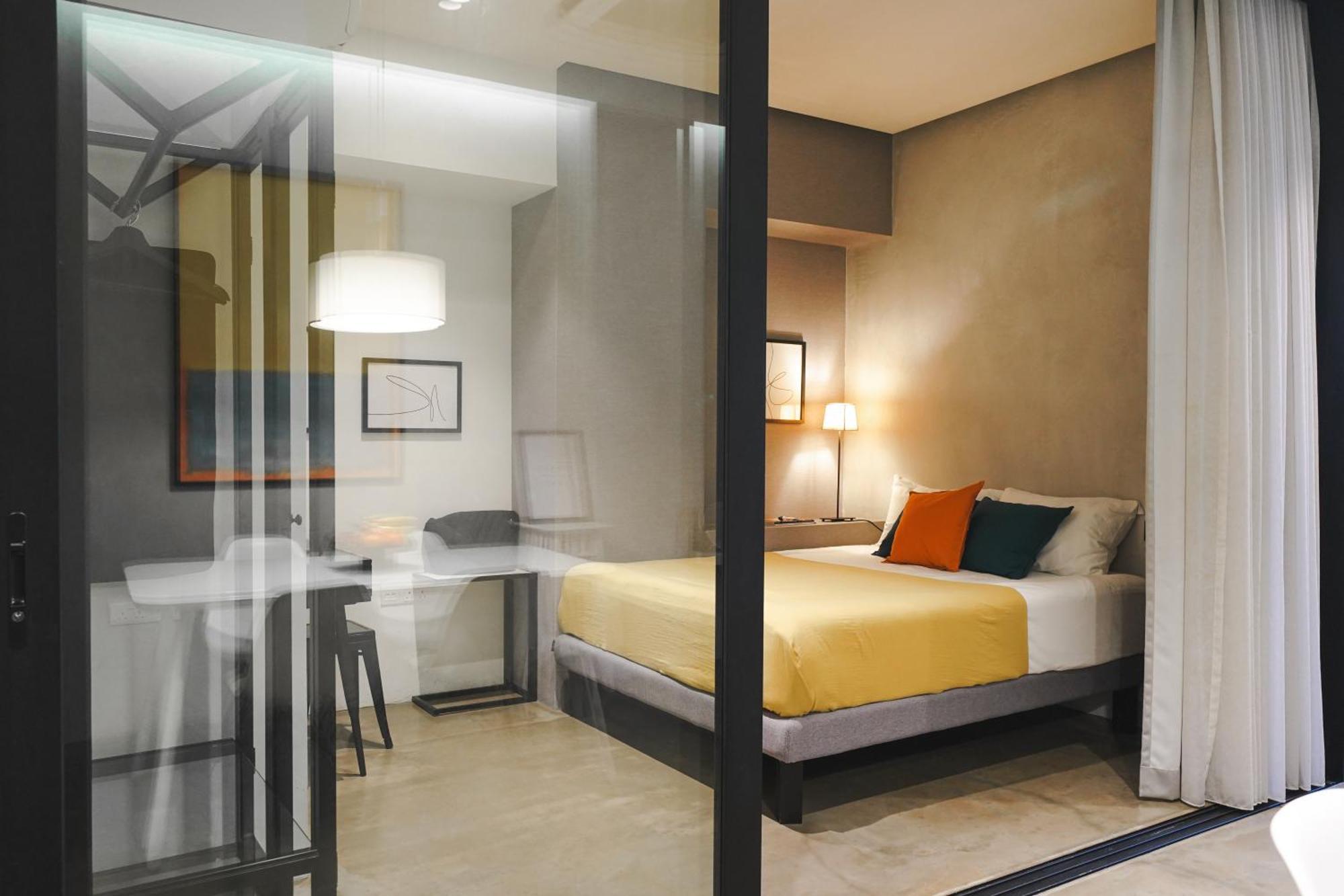 Apartment Base Residences: Hong Kong Street Singapore