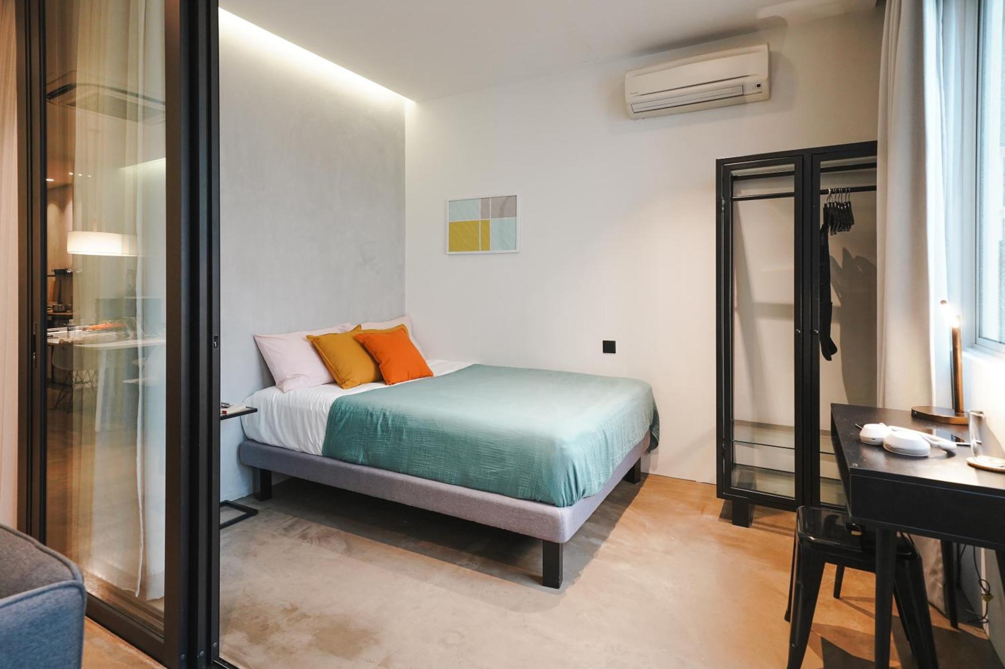 Apartment Base Residences: Hong Kong Street