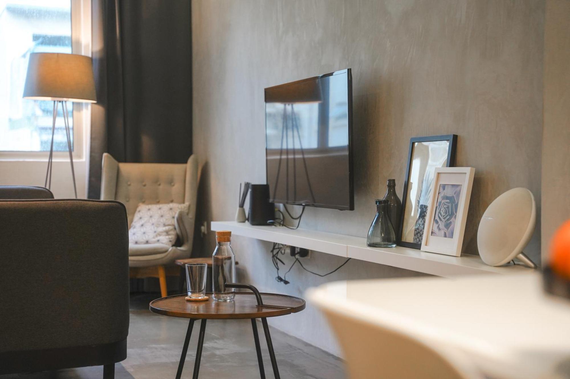 Base Residences: Hong Kong Street Apartment Singapore