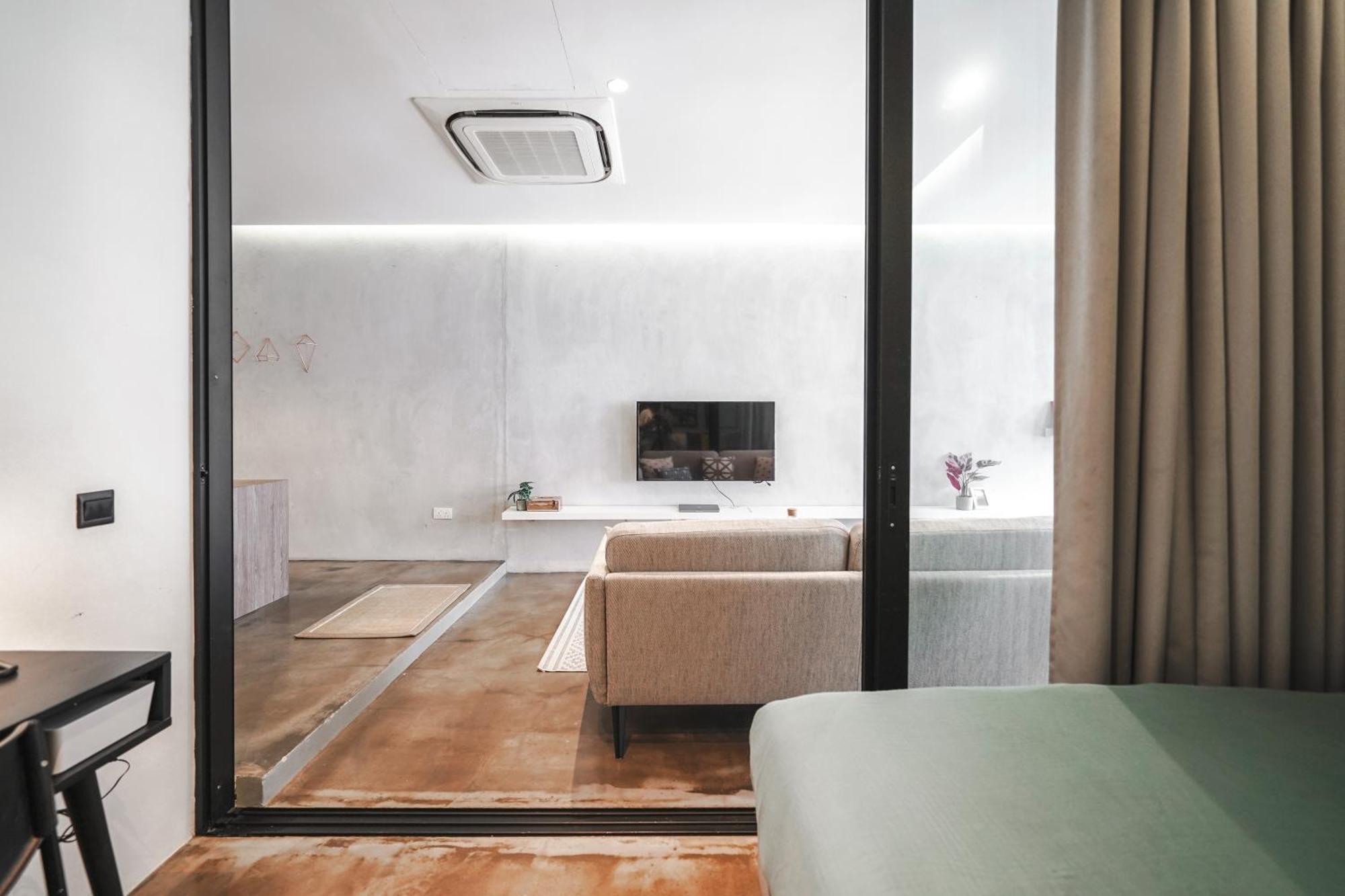 Apartment Base Residences: Hong Kong Street