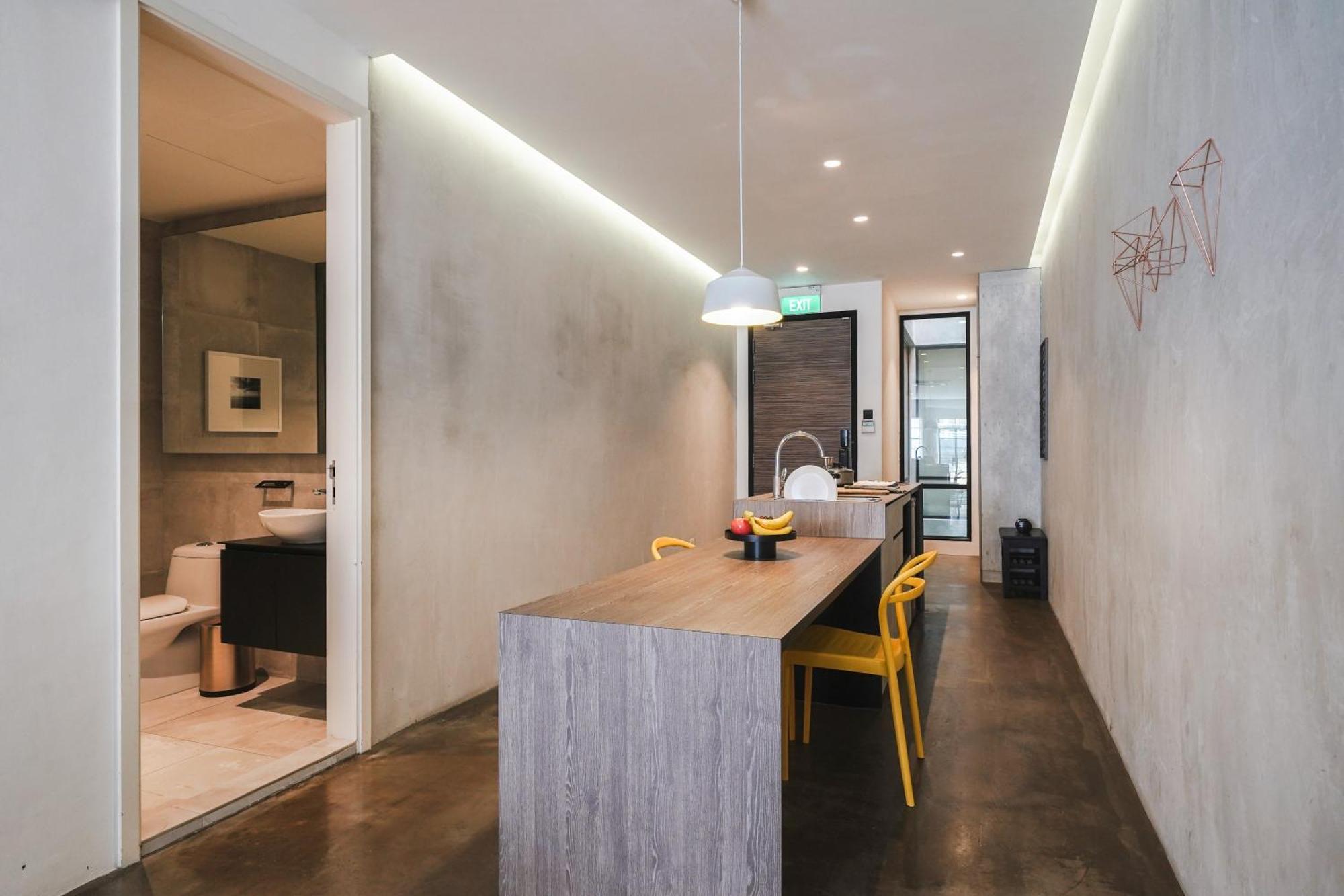 Apartment Base Residences: Hong Kong Street *