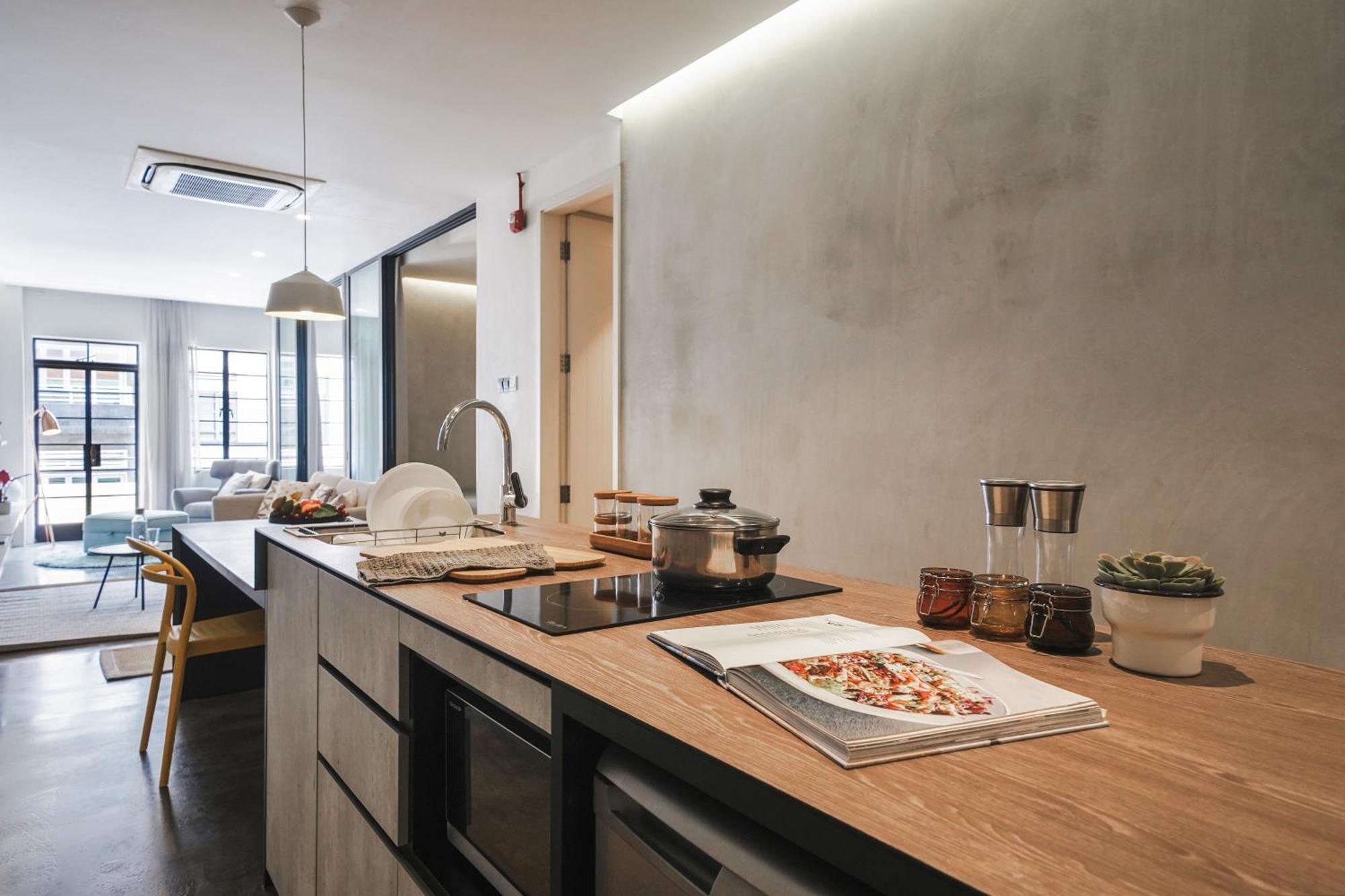 Apartment Base Residences: Hong Kong Street Singapore