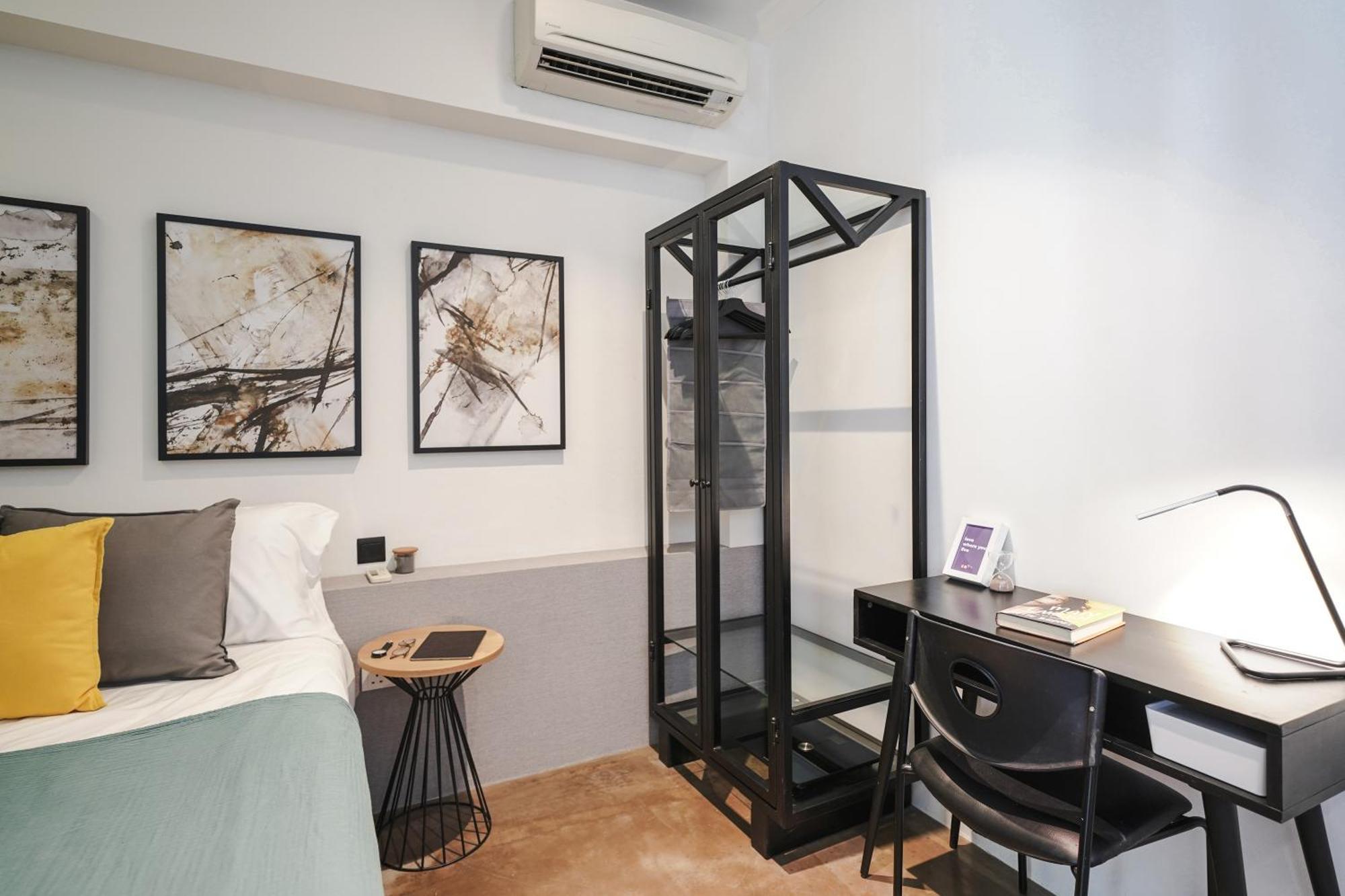 Apartment Base Residences: Hong Kong Street