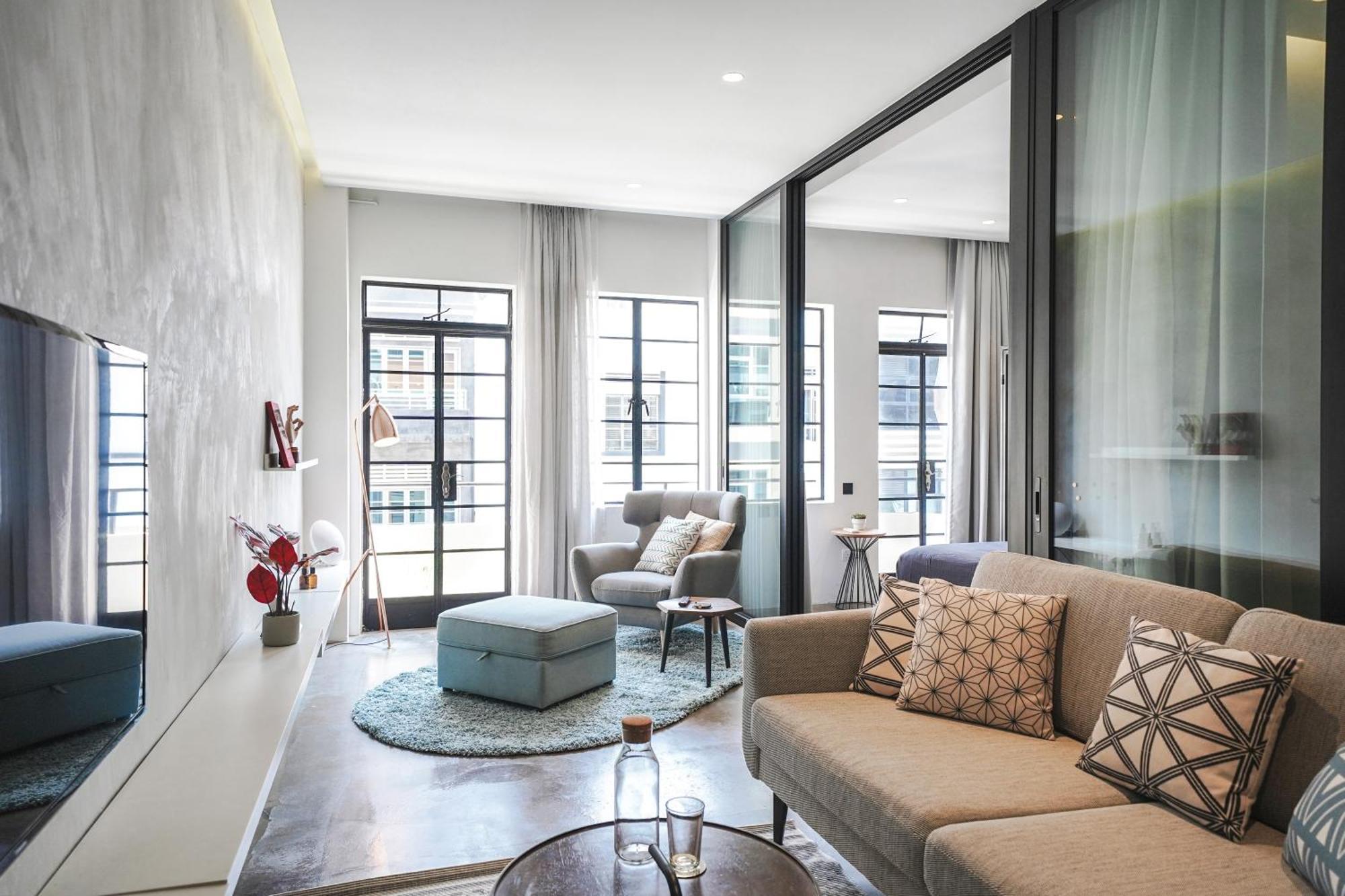 Apartment Base Residences: Hong Kong Street
