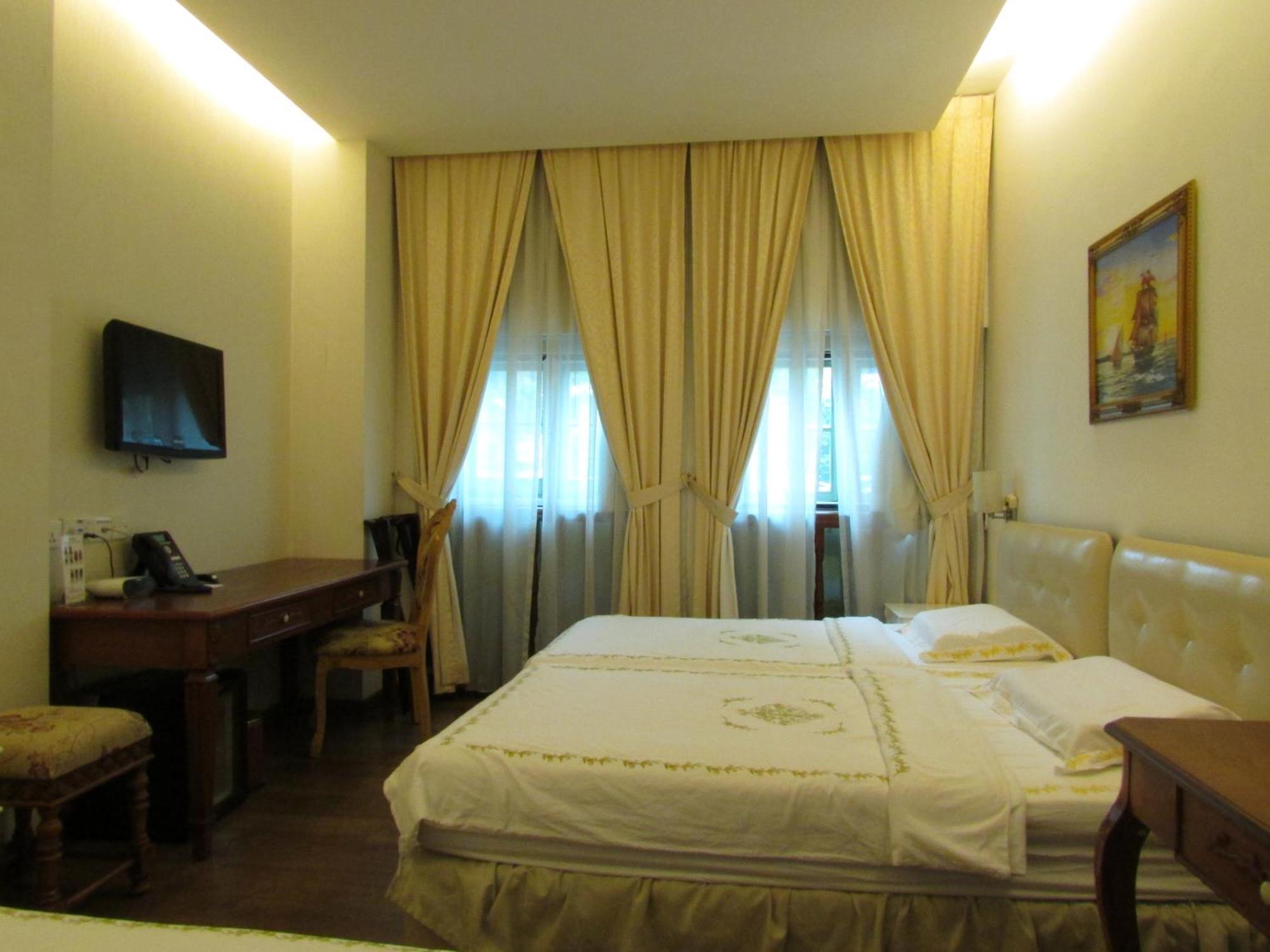 Jayleen 1918 Hotel