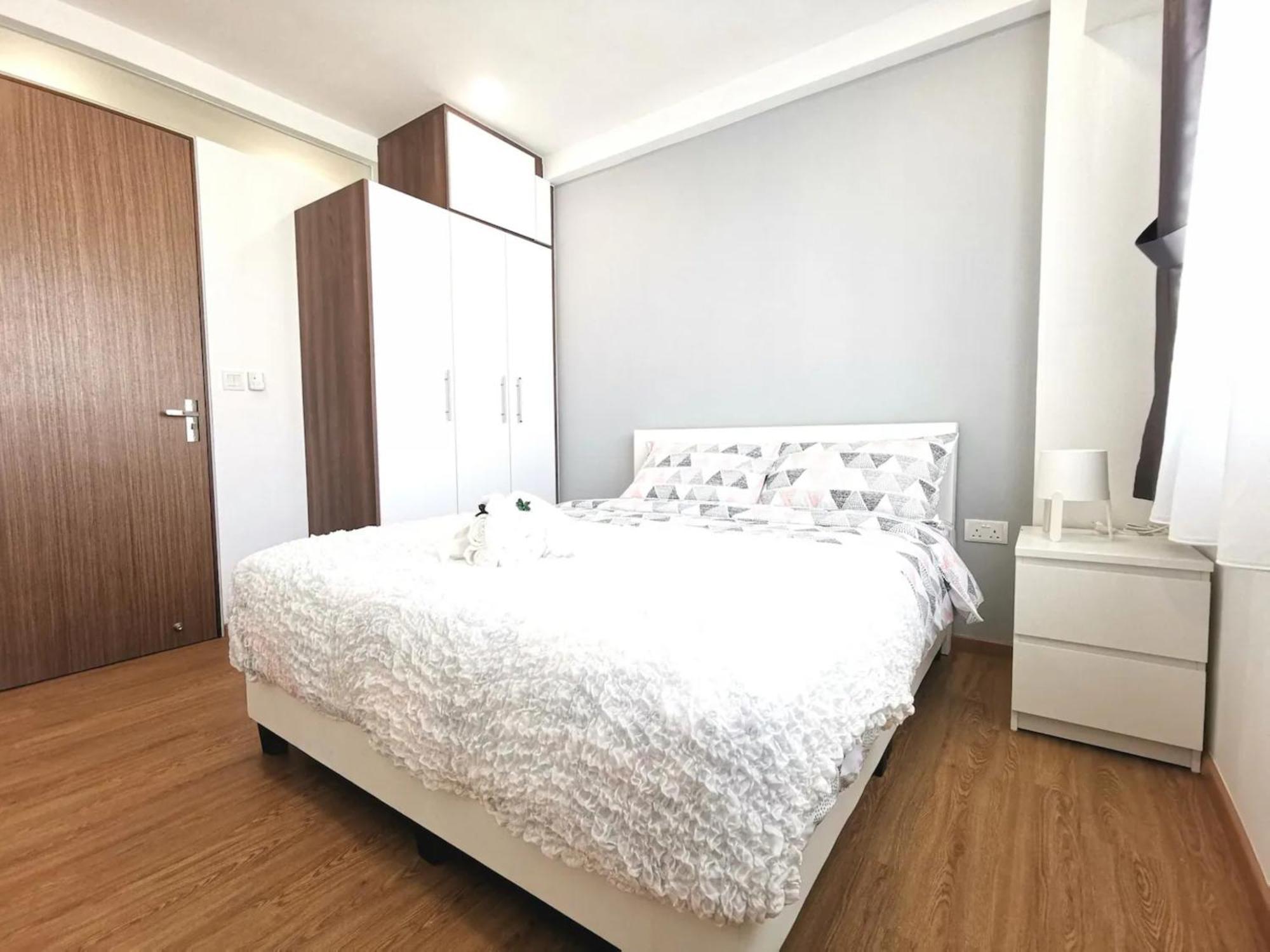 3 Bedrooms Kallang Train Apartment Singapore