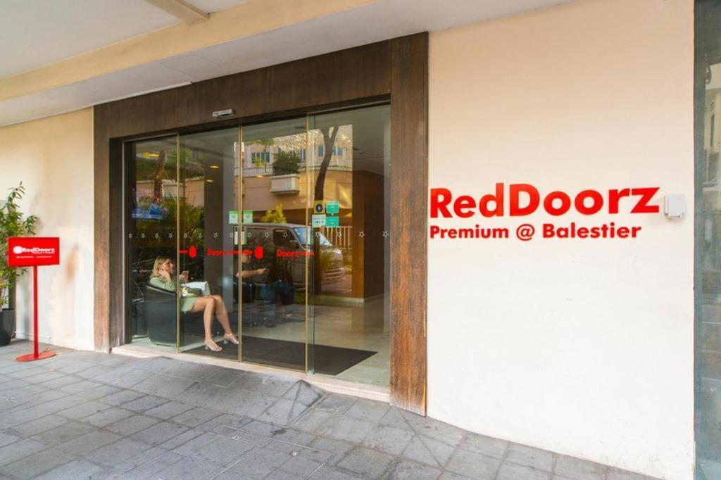 Reddoorz Premium @ Balestier Hotel Singapore