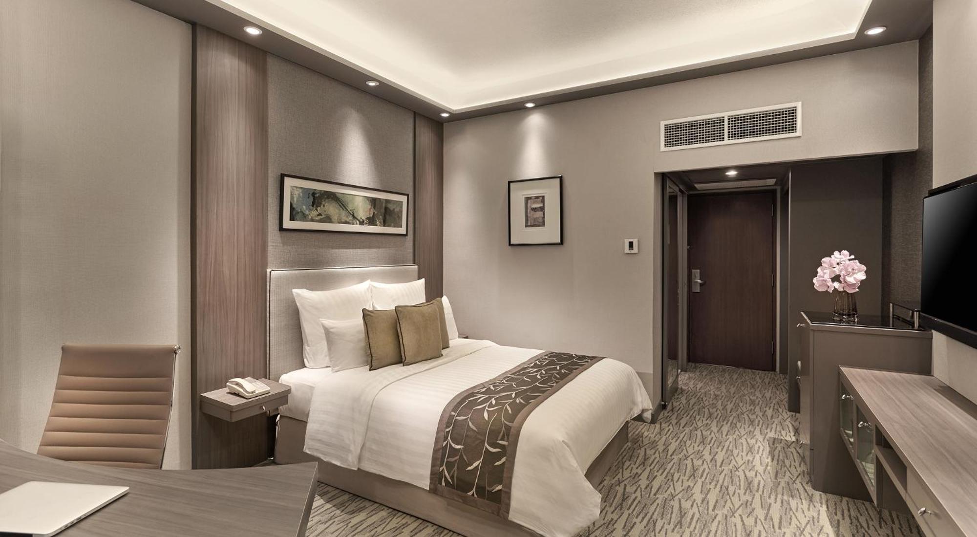M Centre Hotel 5*