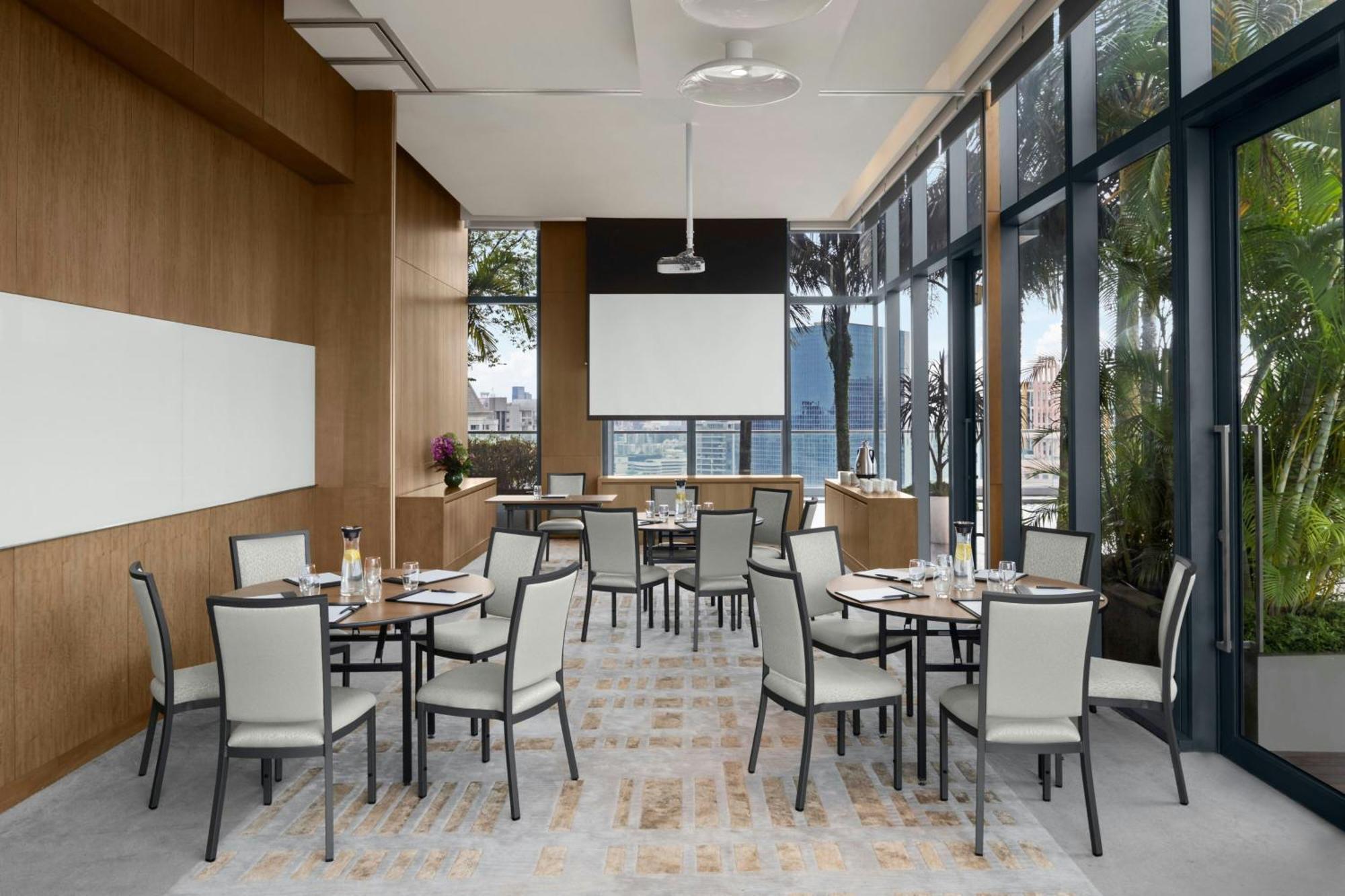 Hotel Courtyard By Marriott Novena 4*