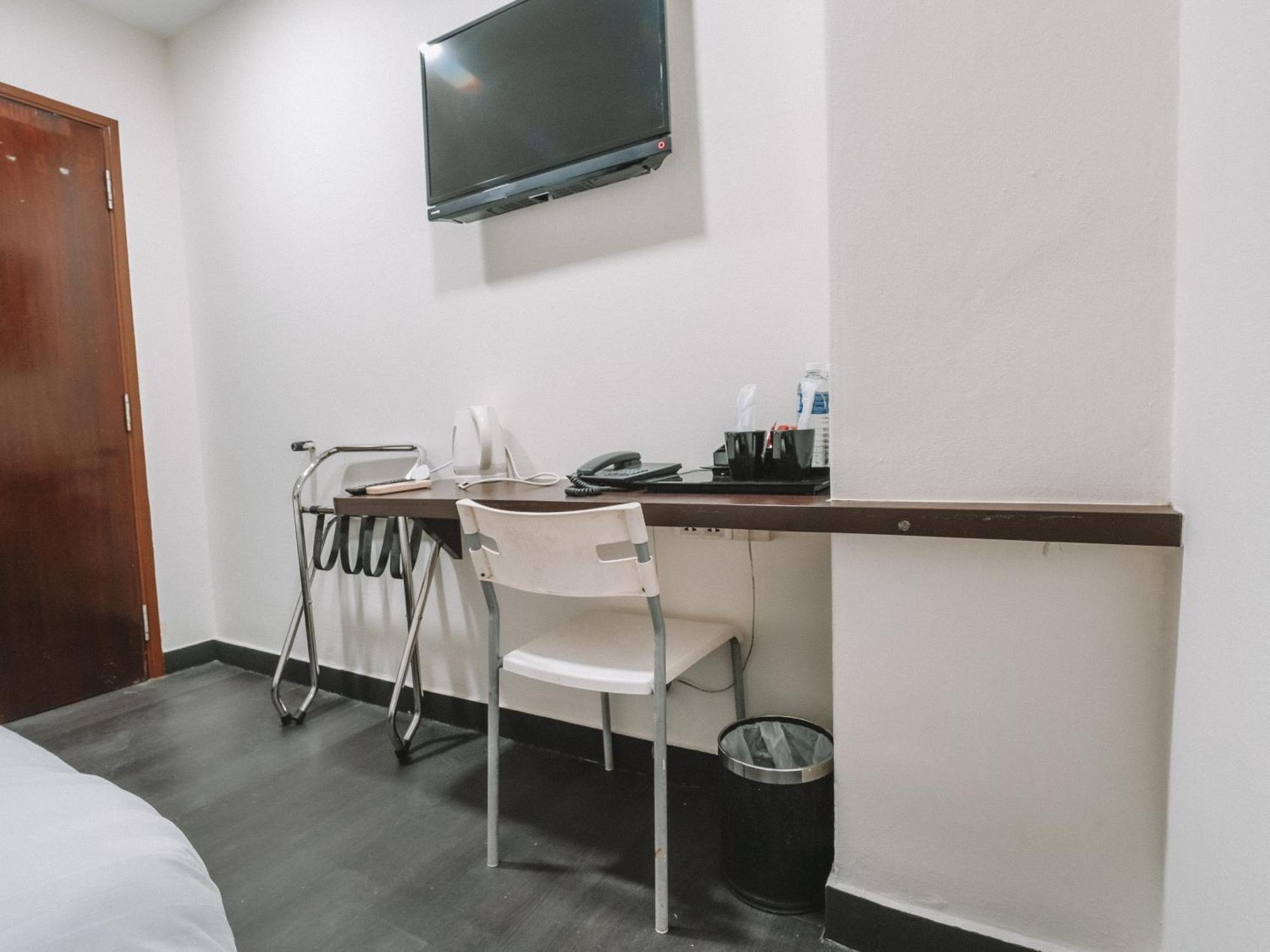 Hotel A Hotel Desker, Stay From 10Pm To 9Am 3*