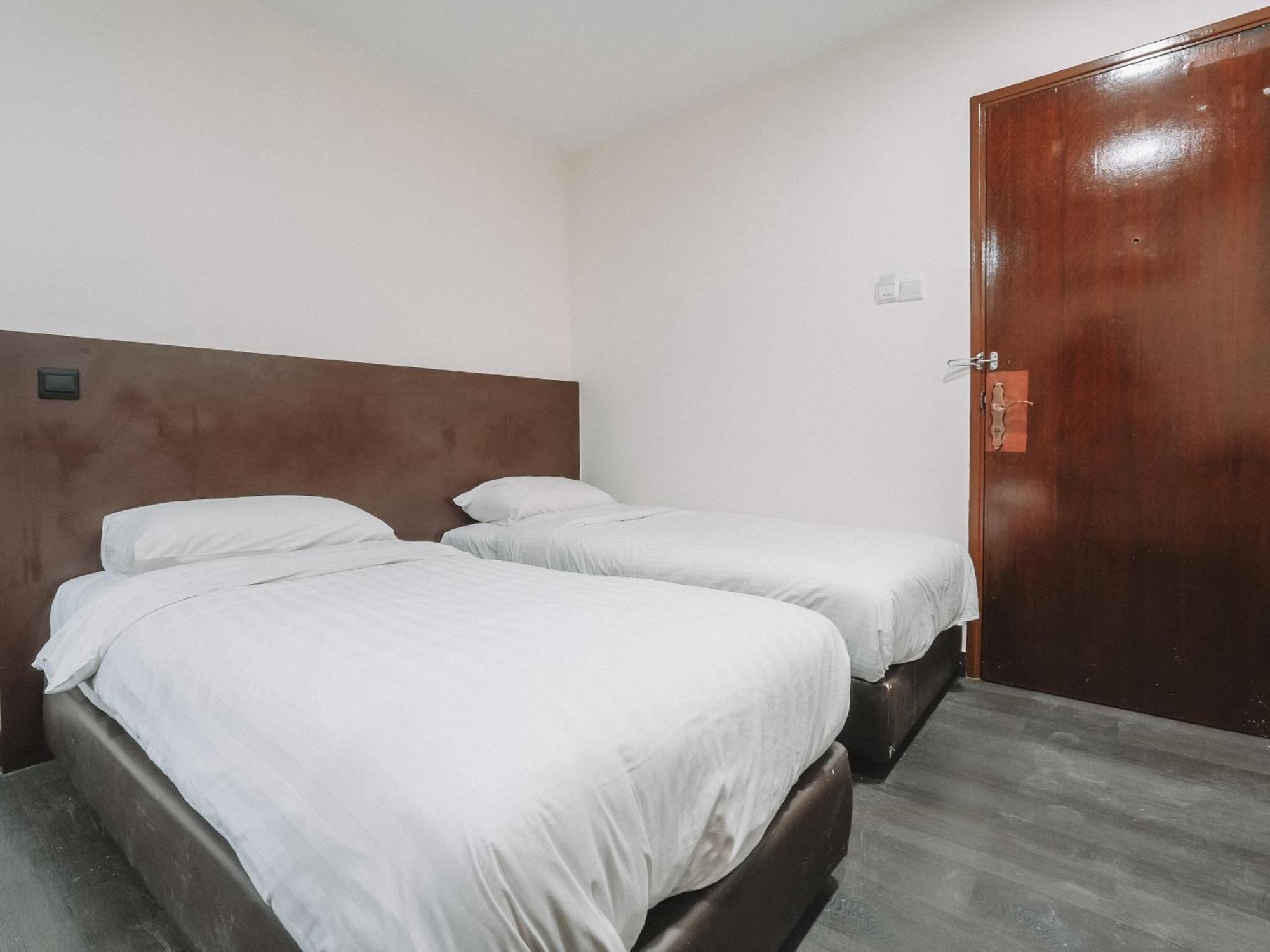 A Hotel Desker, Stay From 10Pm To 9Am 3* Singapore