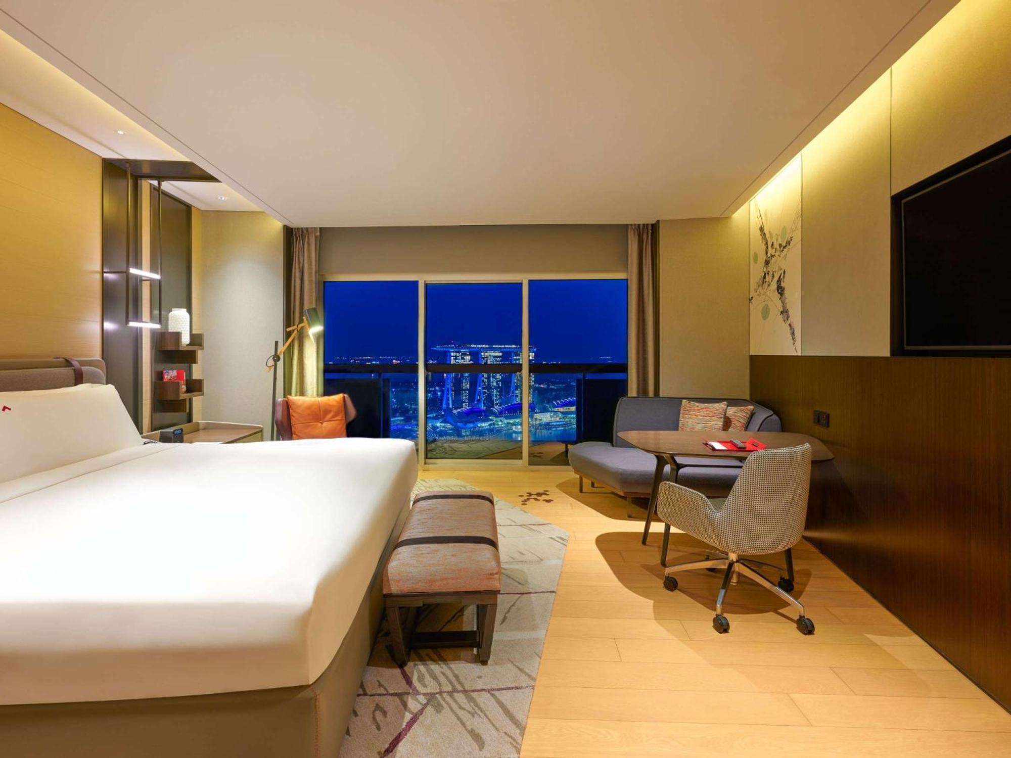 Swissotel The Stamford 5*